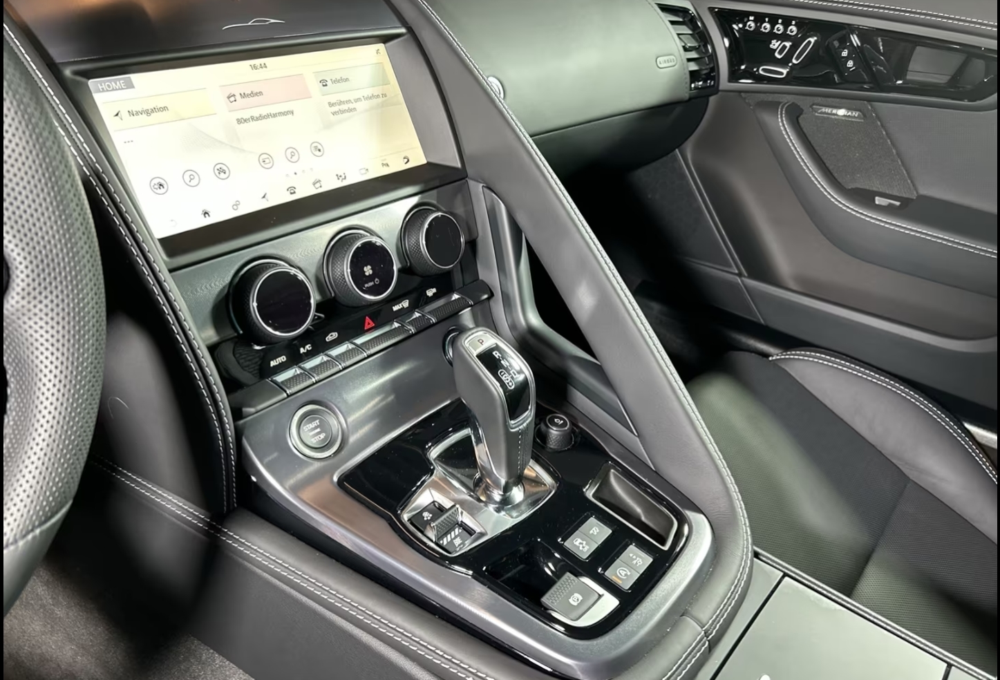 JAGUAR F-Type Coupé 5.0 V8 Last Edition R75 AWD-image-12
