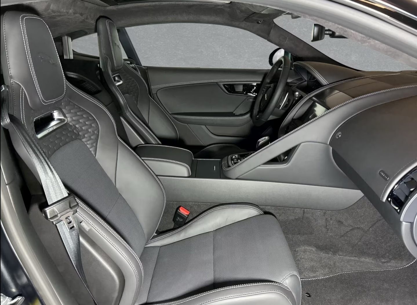 JAGUAR F-Type Coupé 5.0 V8 Last Edition R75 AWD-image-6