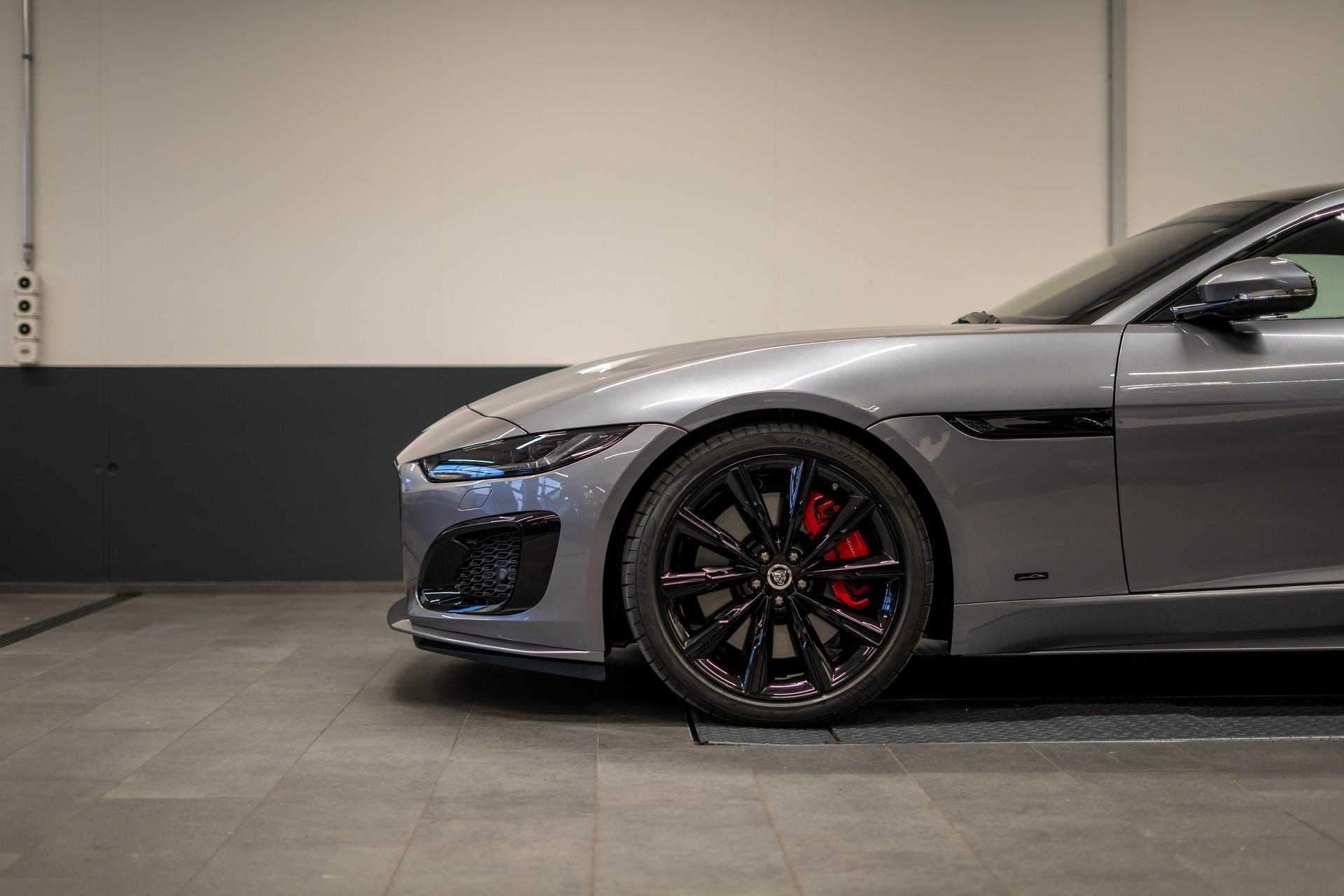 JAGUAR F-Type Coupé 5.0 V8 Last Edition R75 Automatik AWD-image-25