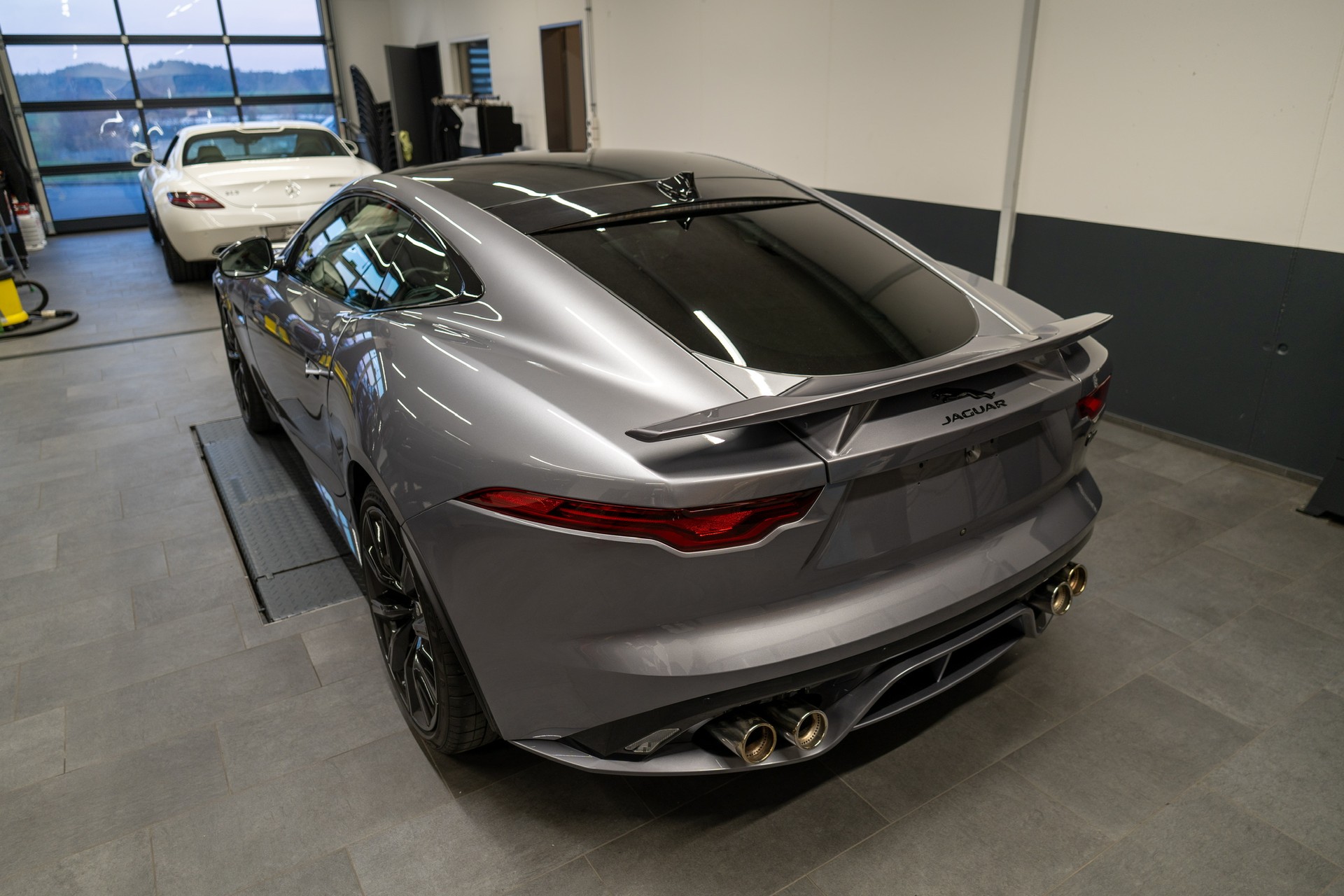 JAGUAR F-Type Coupé 5.0 V8 Last Edition R75 Automatik AWD-image-2
