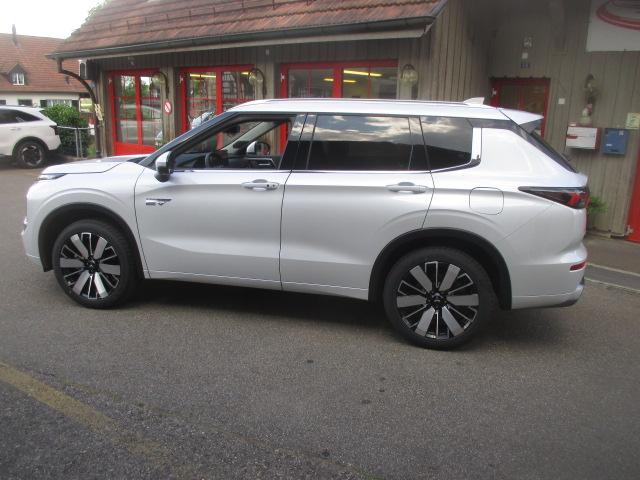 MITSUBISHI Outlander 2.4 PHEV Instyle 4x4-image-3