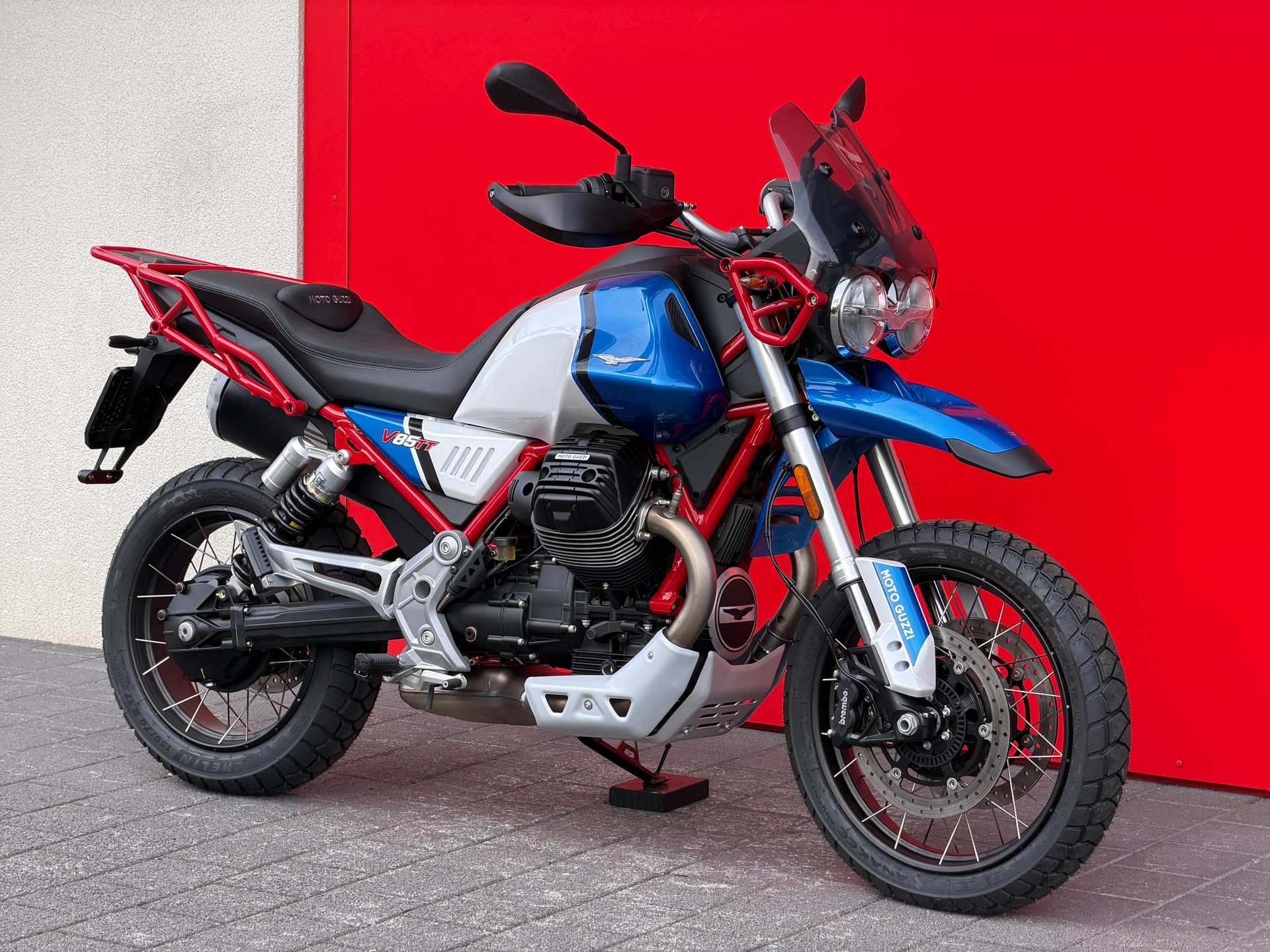 MOTO GUZZI V85 TT (35kW)-showroom-element-1