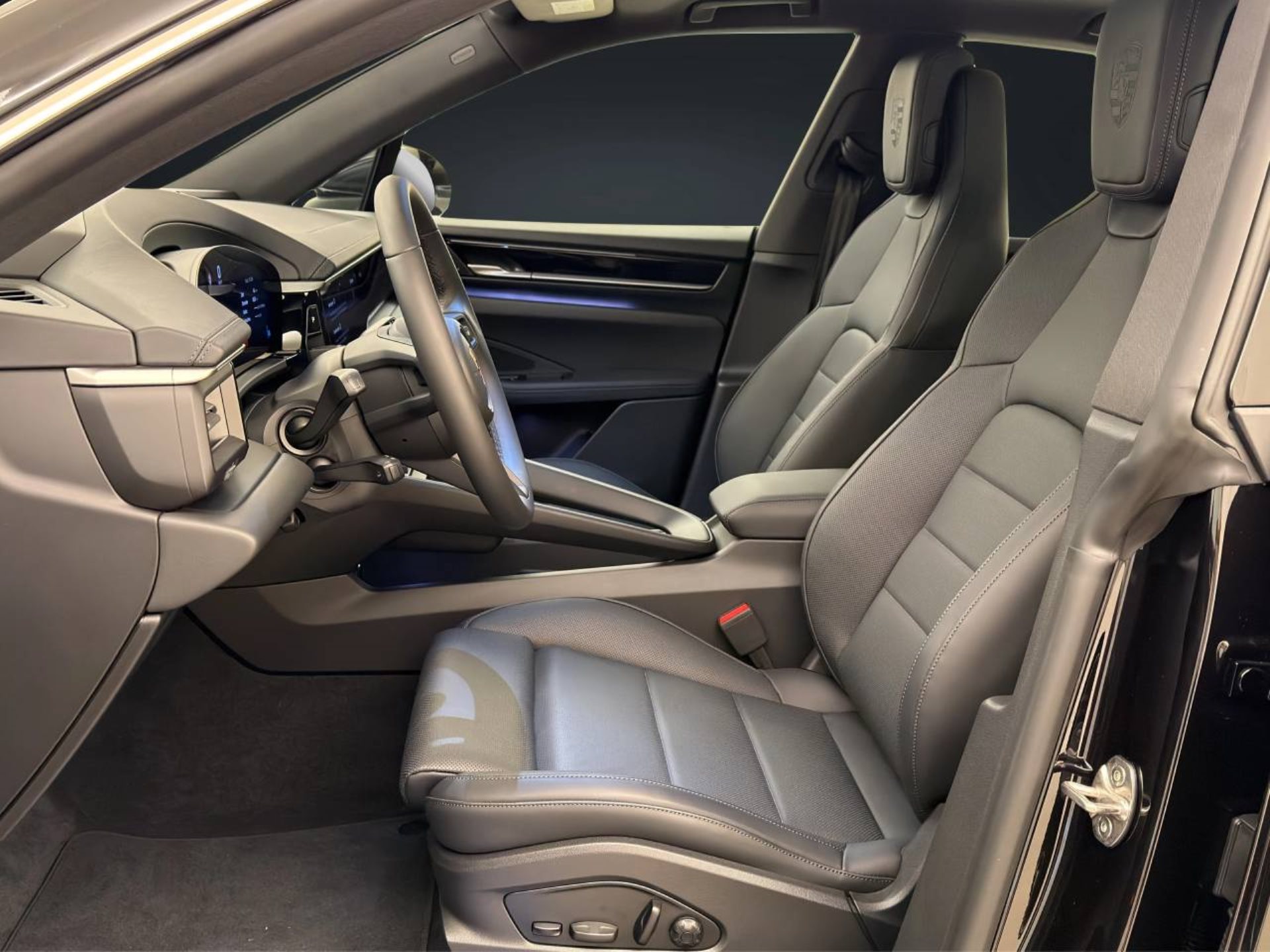 PORSCHE Macan 4S-image-4