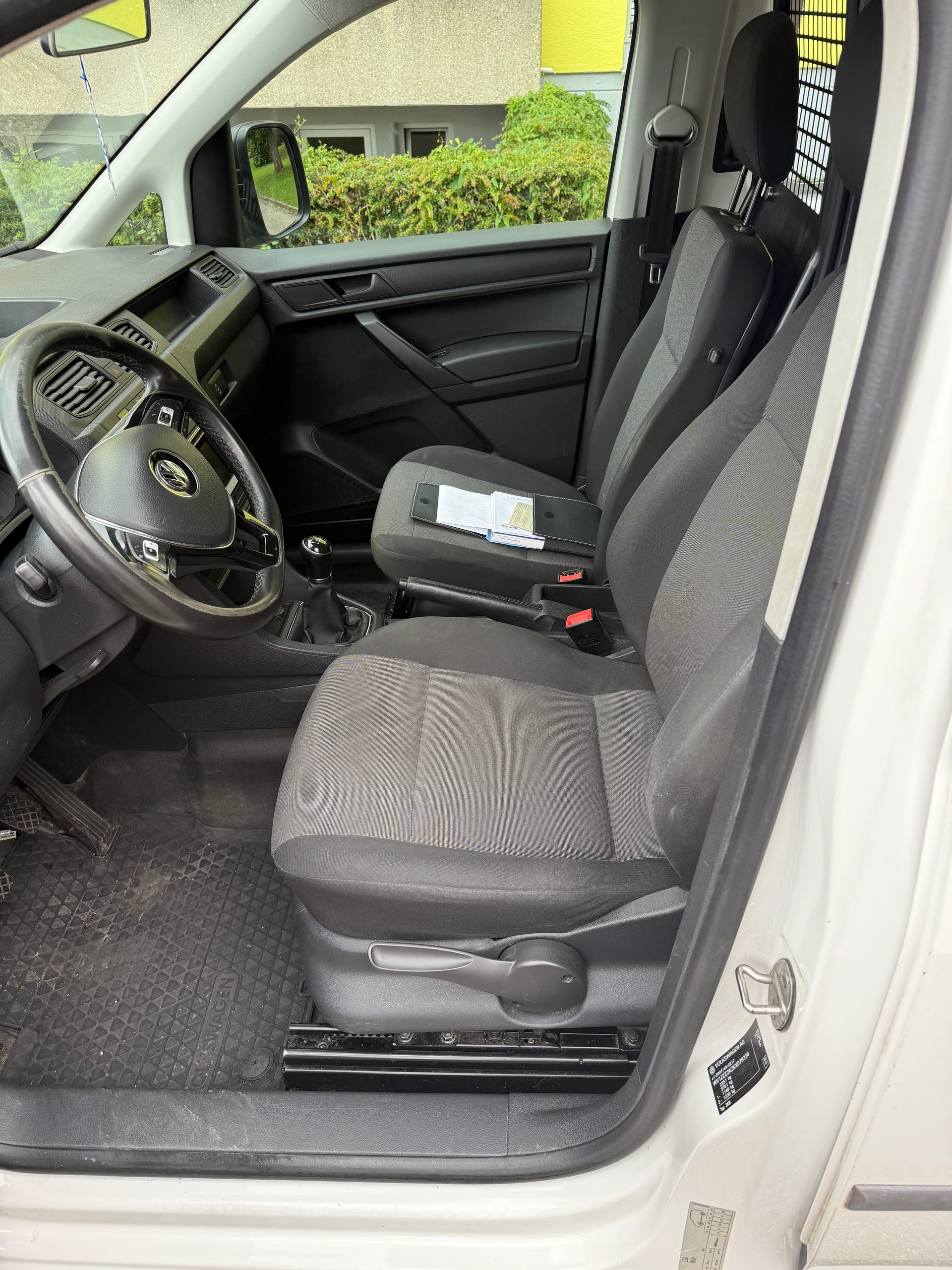 VW Caddy 2.0TDI 4Motion BlueMotion Technology-image-10