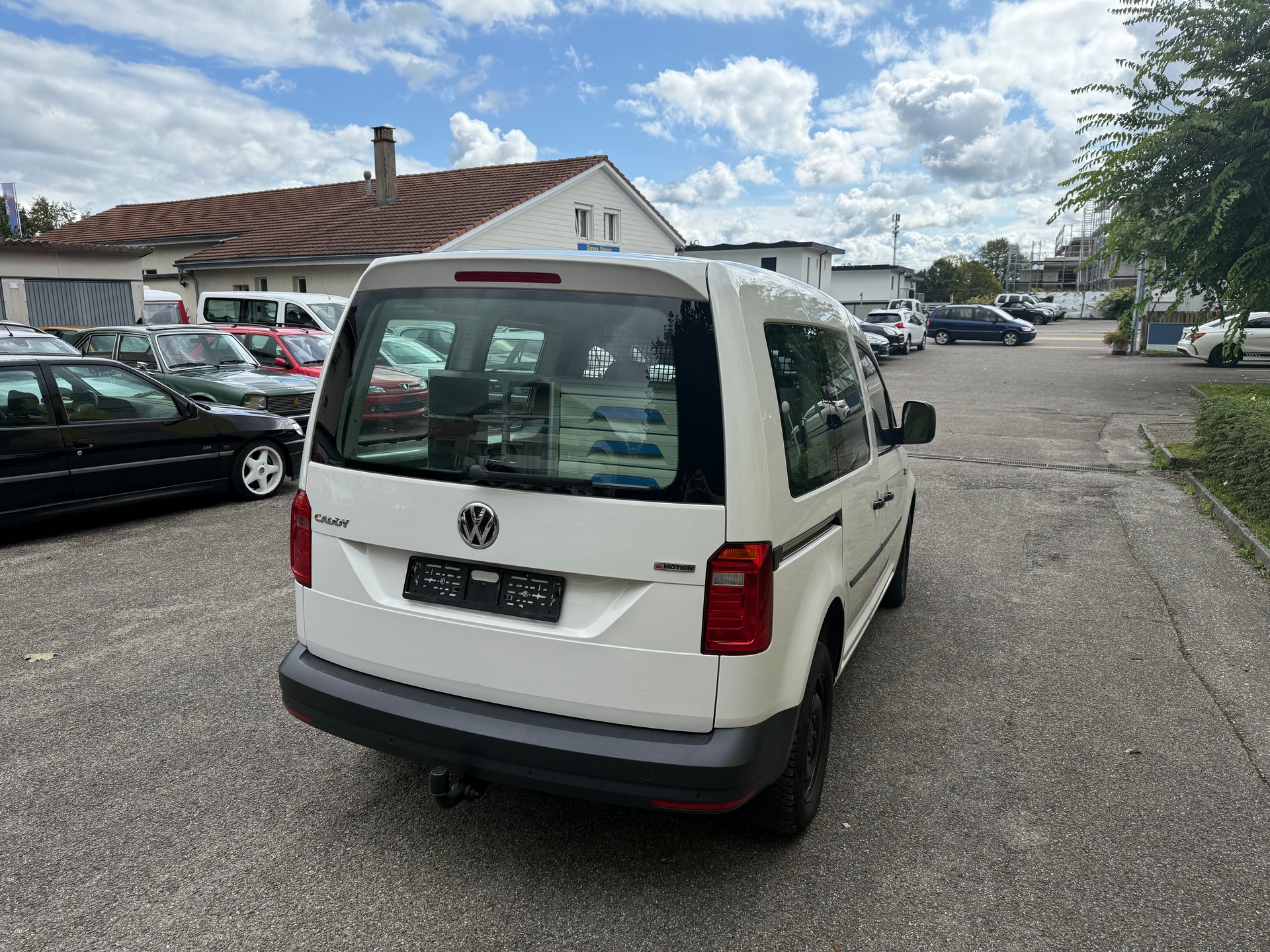 VW Caddy 2.0TDI 4Motion BlueMotion Technology-image-5