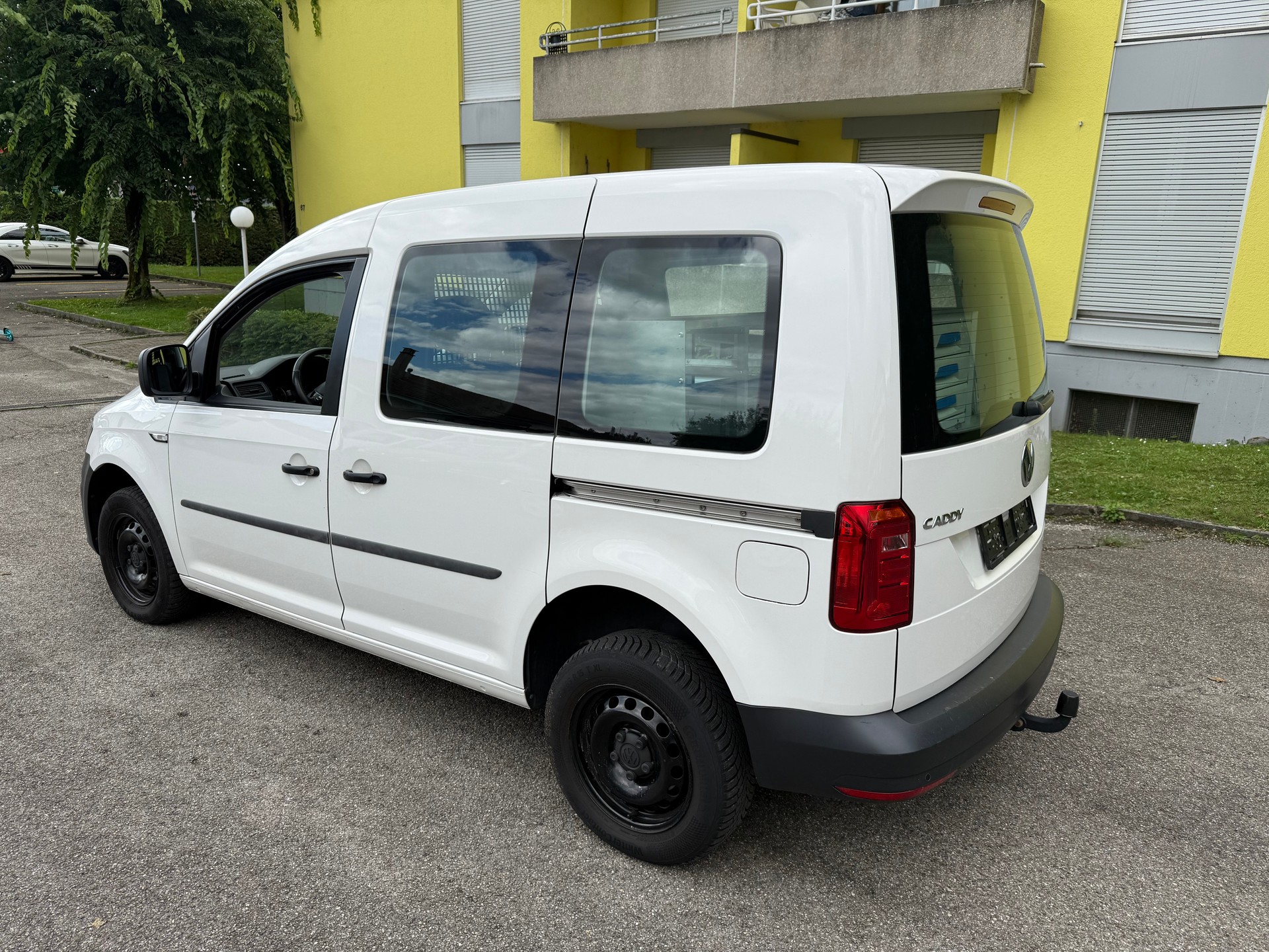 VW Caddy 2.0TDI 4Motion BlueMotion Technology-image-6