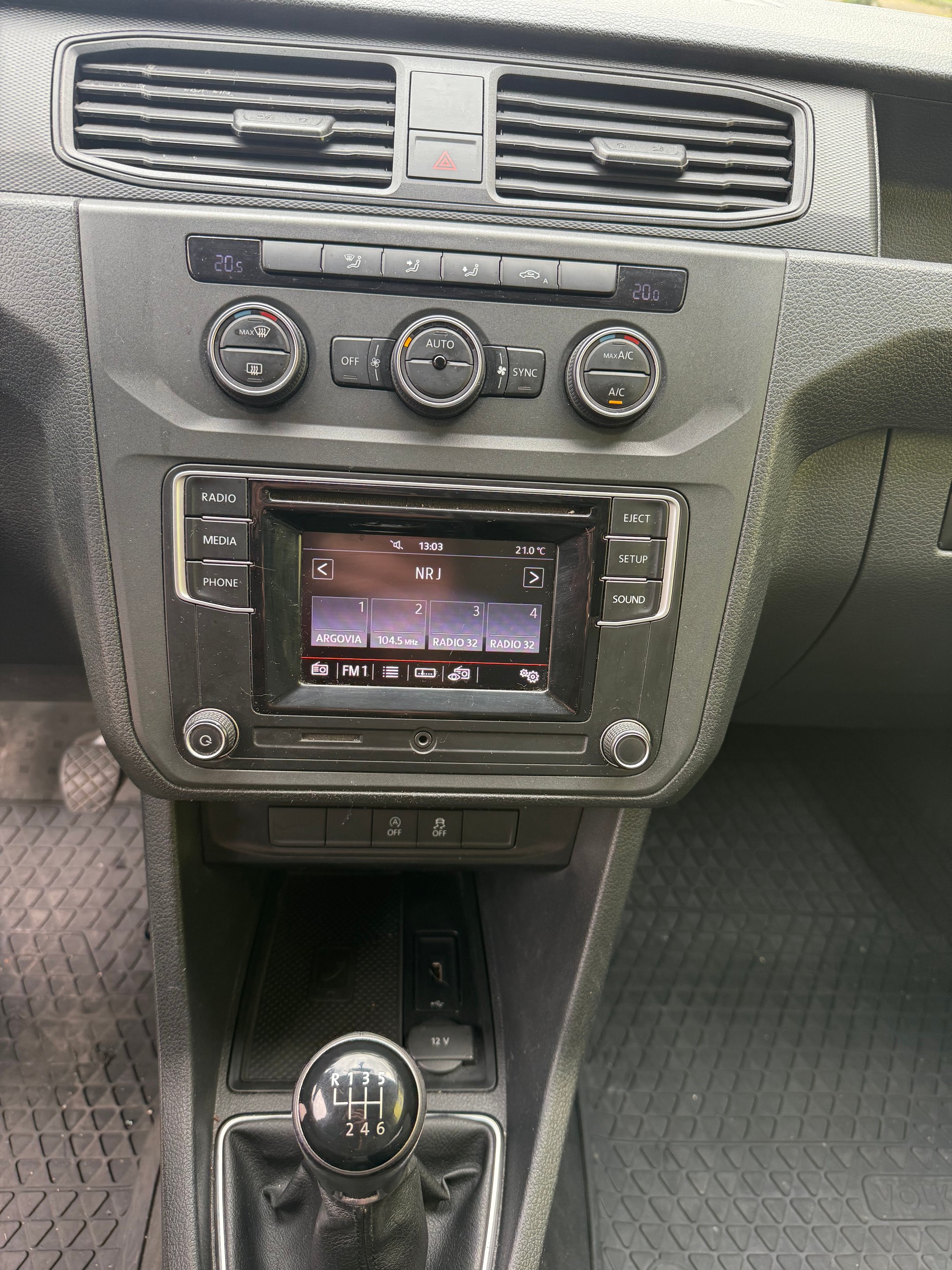 VW Caddy 2.0TDI 4Motion BlueMotion Technology-image-12