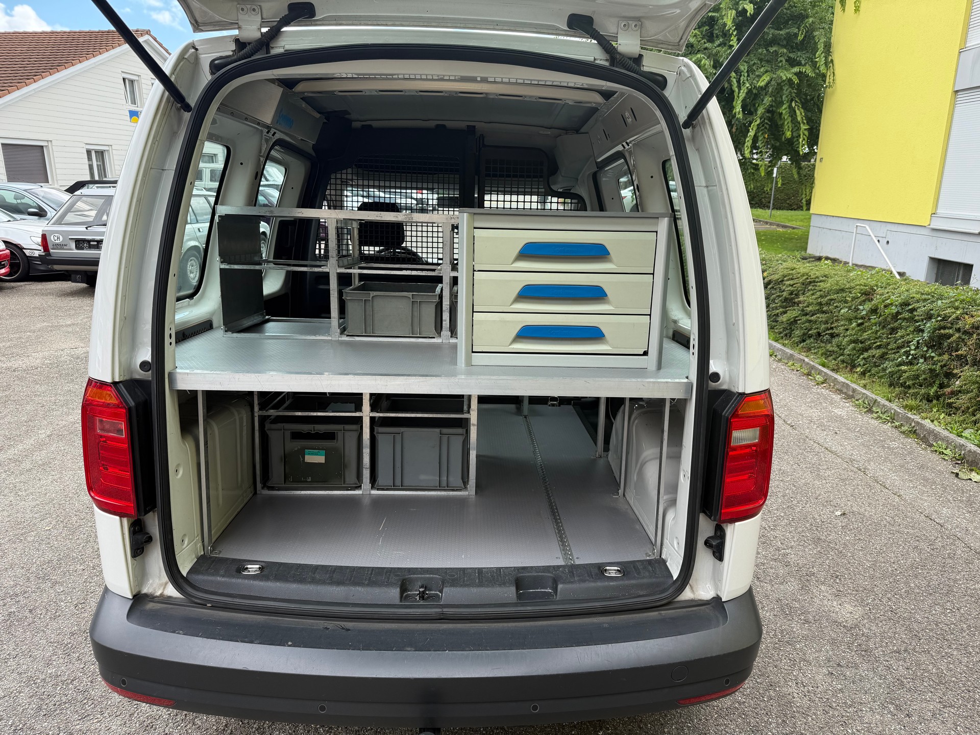 VW Caddy 2.0TDI 4Motion BlueMotion Technology-image-7