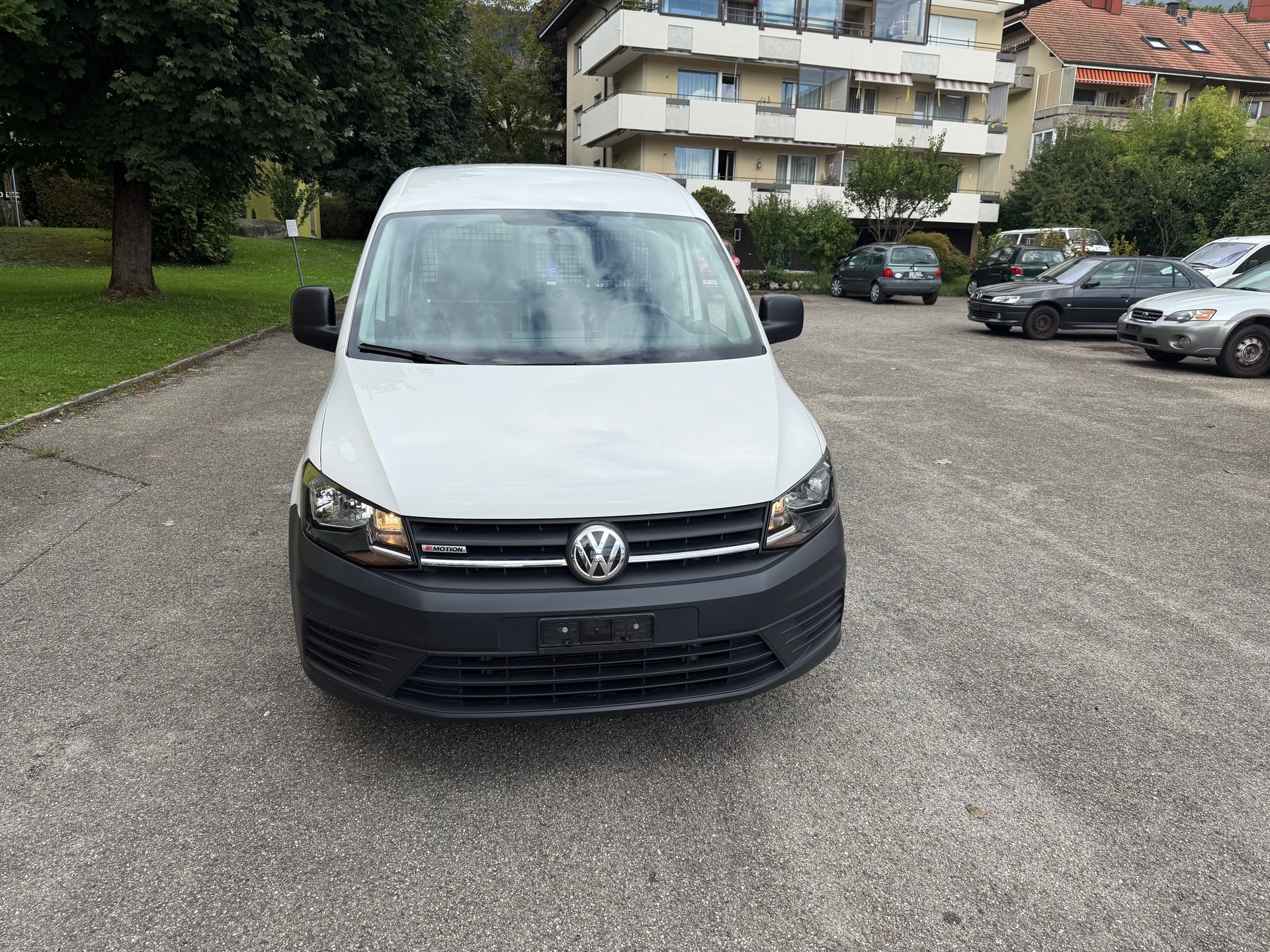 VW Caddy 2.0TDI 4Motion BlueMotion Technology-image-1