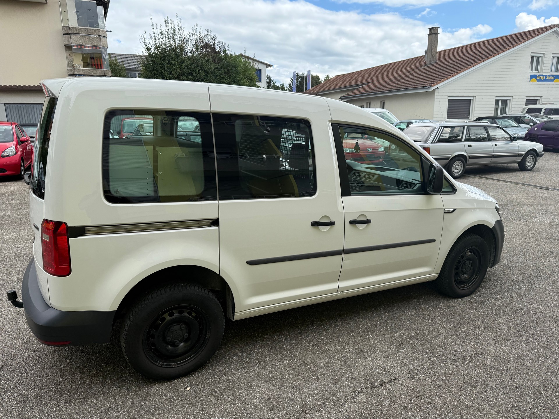 VW Caddy 2.0TDI 4Motion BlueMotion Technology-image-3