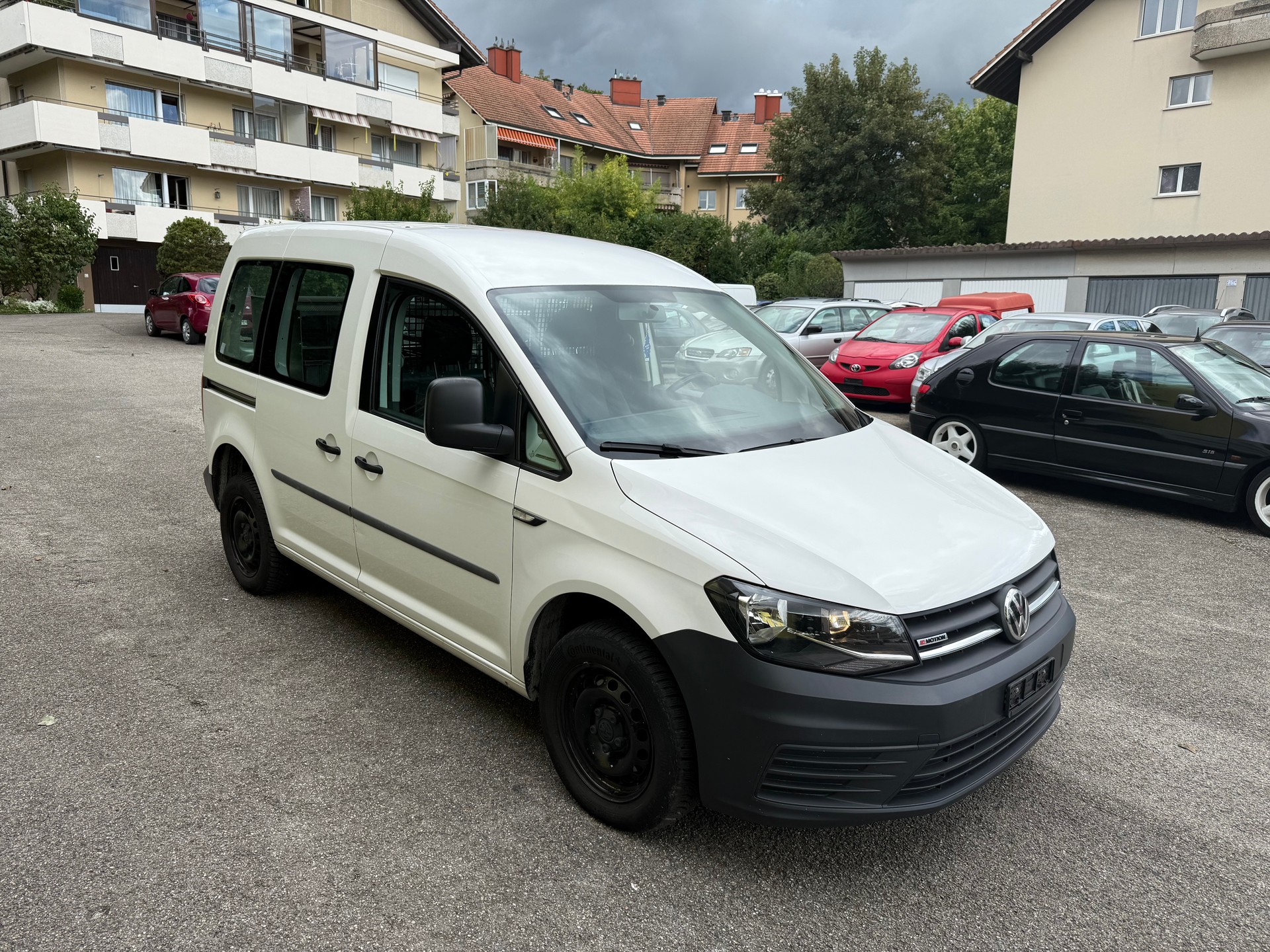 VW Caddy 2.0TDI 4Motion BlueMotion Technology-image-2