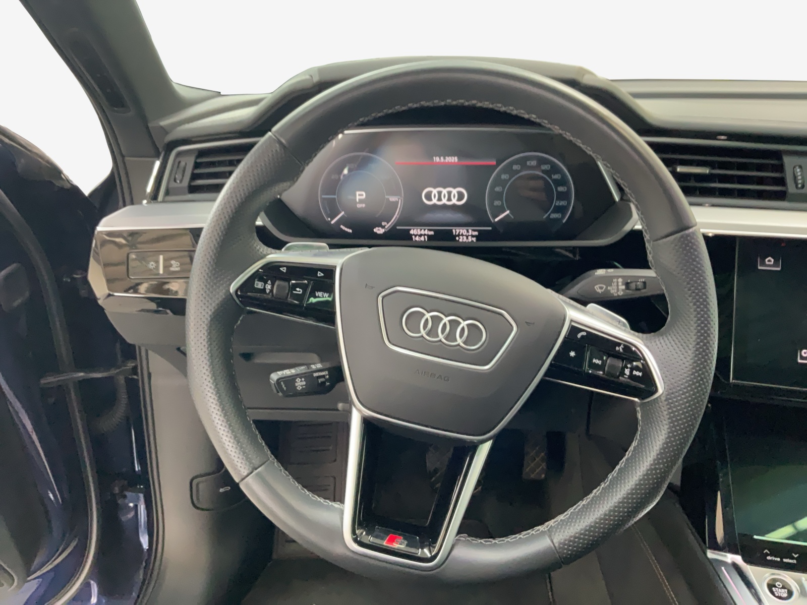 AUDI e-tron 55 Sportback S Line Black Edition quattro-image-9