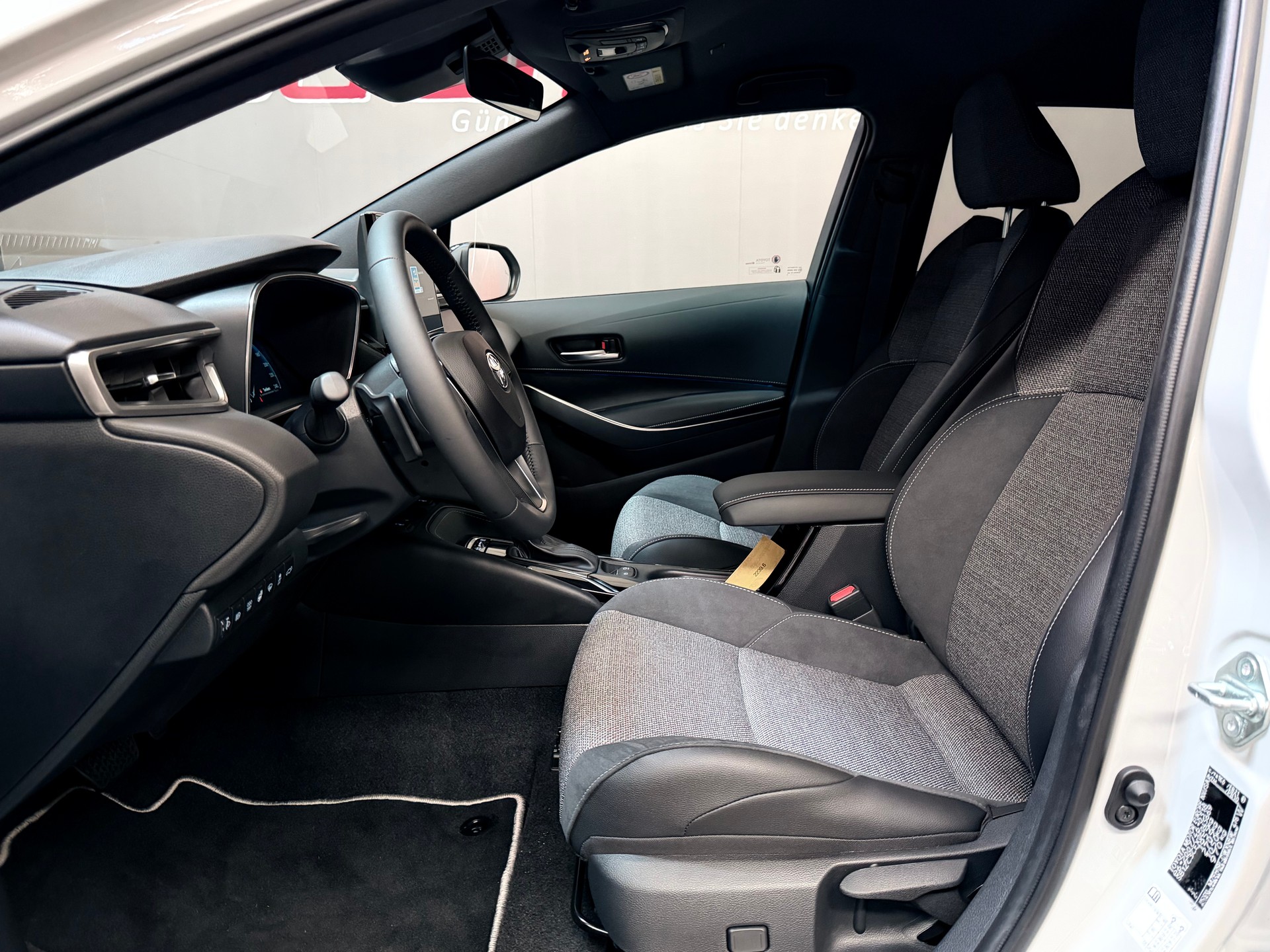 TOYOTA Corolla Touring Sports 2.0 HSD Trend e-CVT-image-12