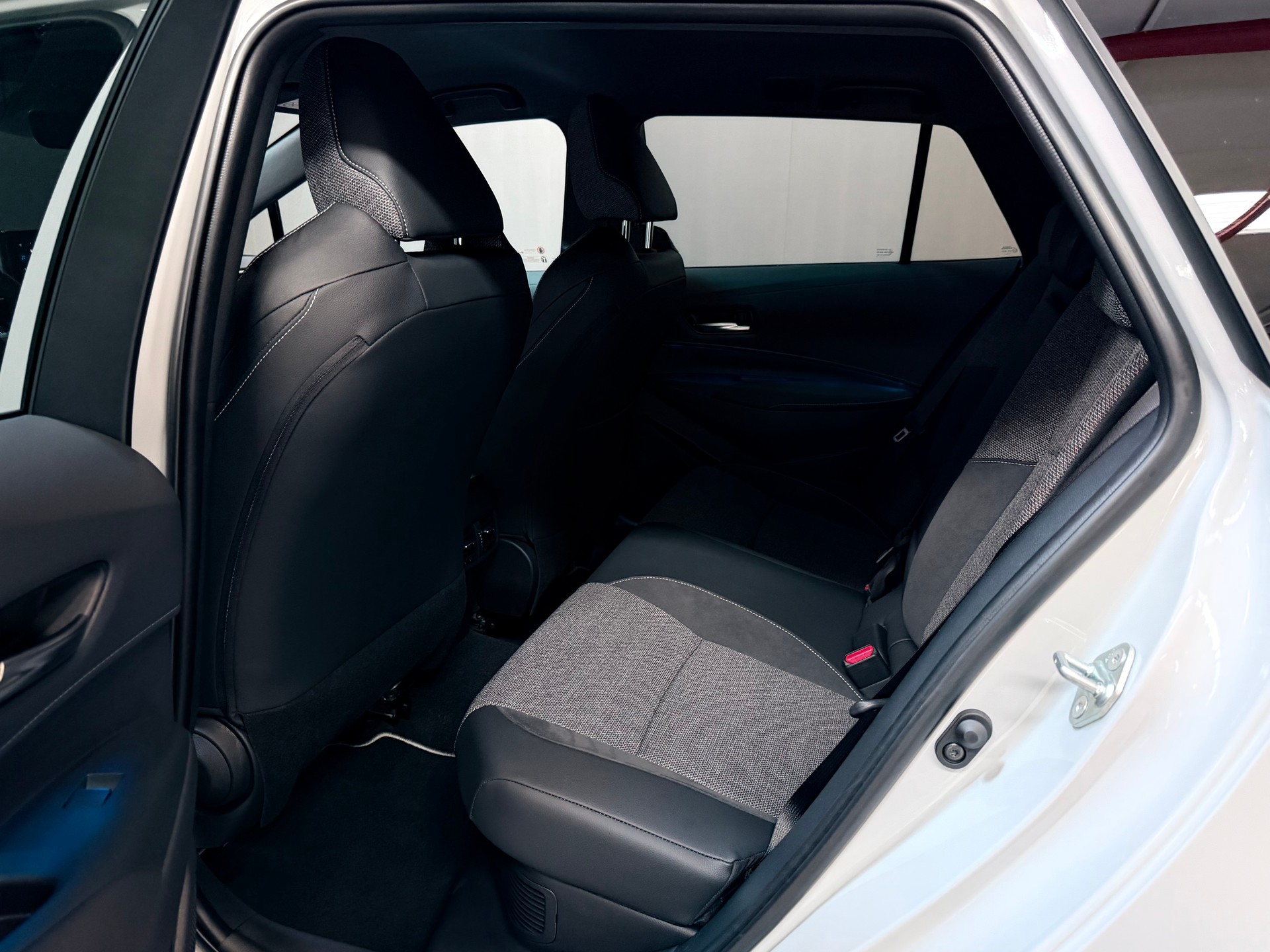 TOYOTA Corolla Touring Sports 2.0 HSD Trend e-CVT-image-15