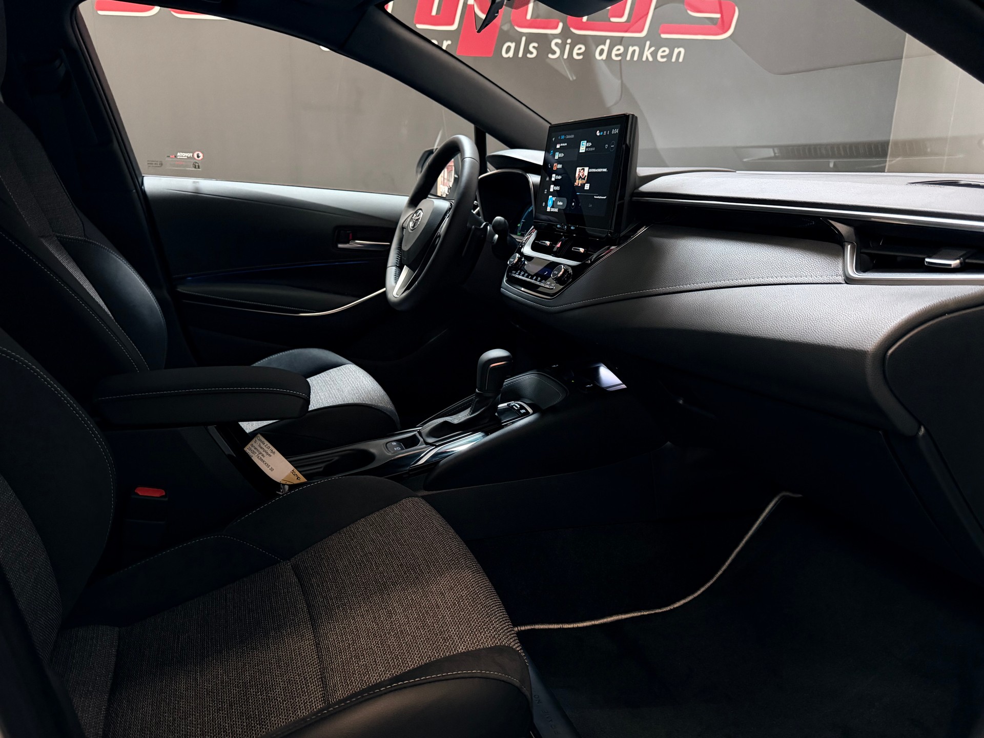 TOYOTA Corolla Touring Sports 2.0 HSD Trend e-CVT-image-21