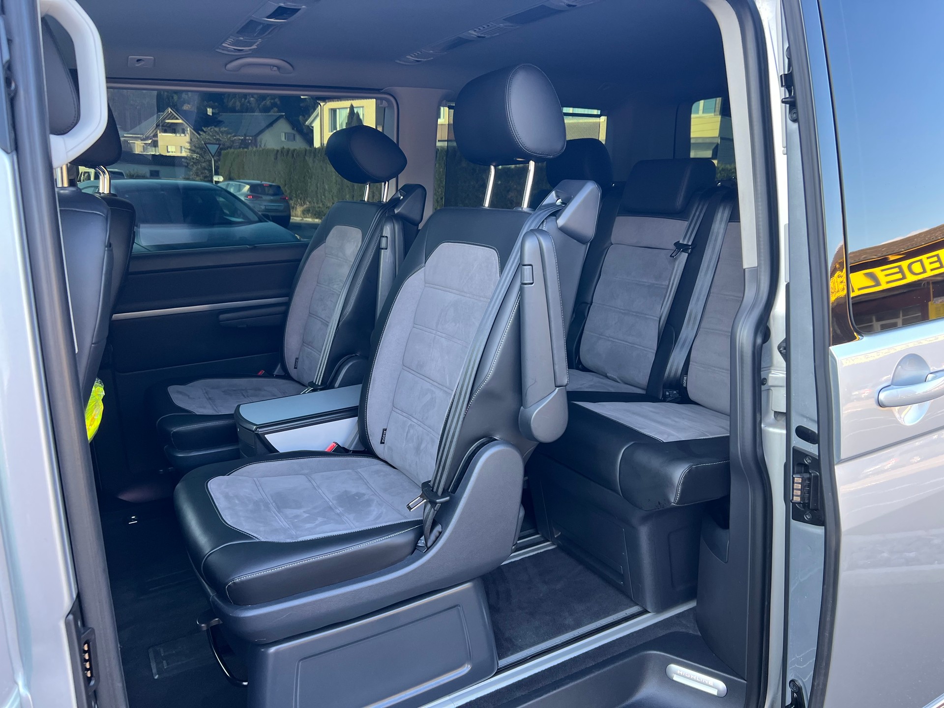 VW T6.1 Multivan 2.0 Bi-TDI Highline 4Motion DSG-image-16