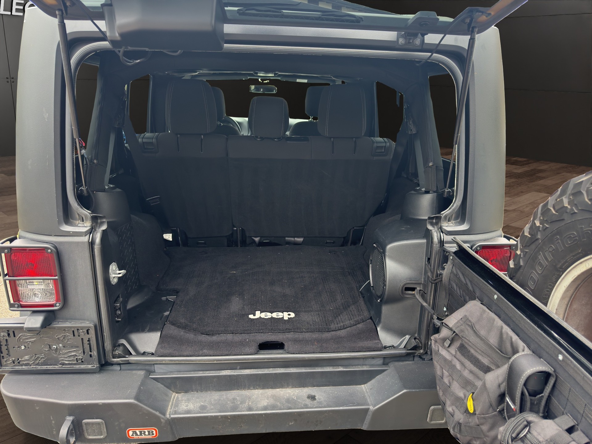 JEEP Wrangler 2.8CRD Unlimited Rubicon Automatic-image-11