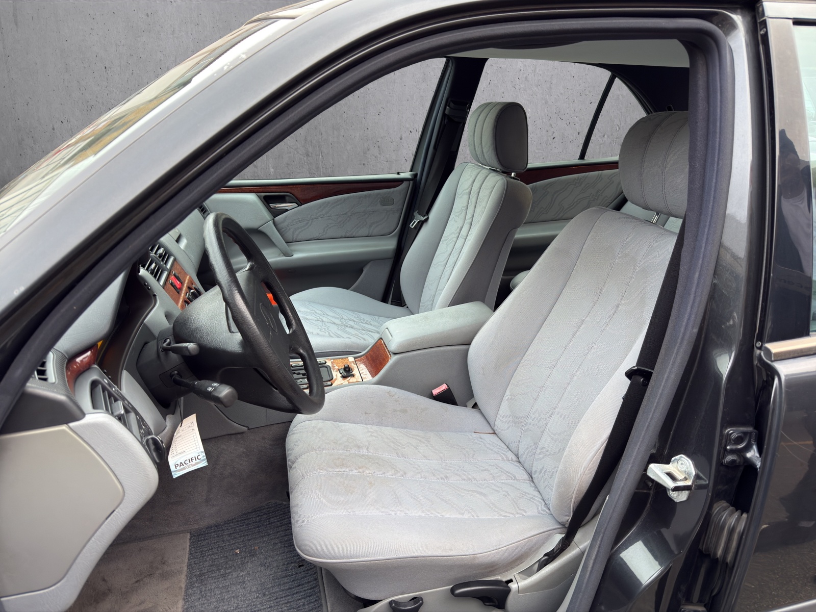 MERCEDES-BENZ E 280 Avantgarde 4-Matic Automatic-image-8