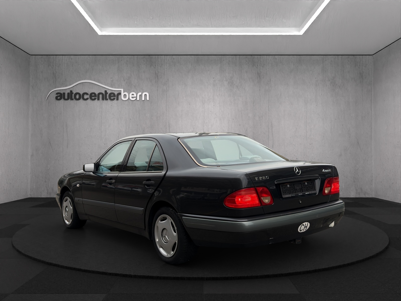MERCEDES-BENZ E 280 Avantgarde 4-Matic Automatic-image-4