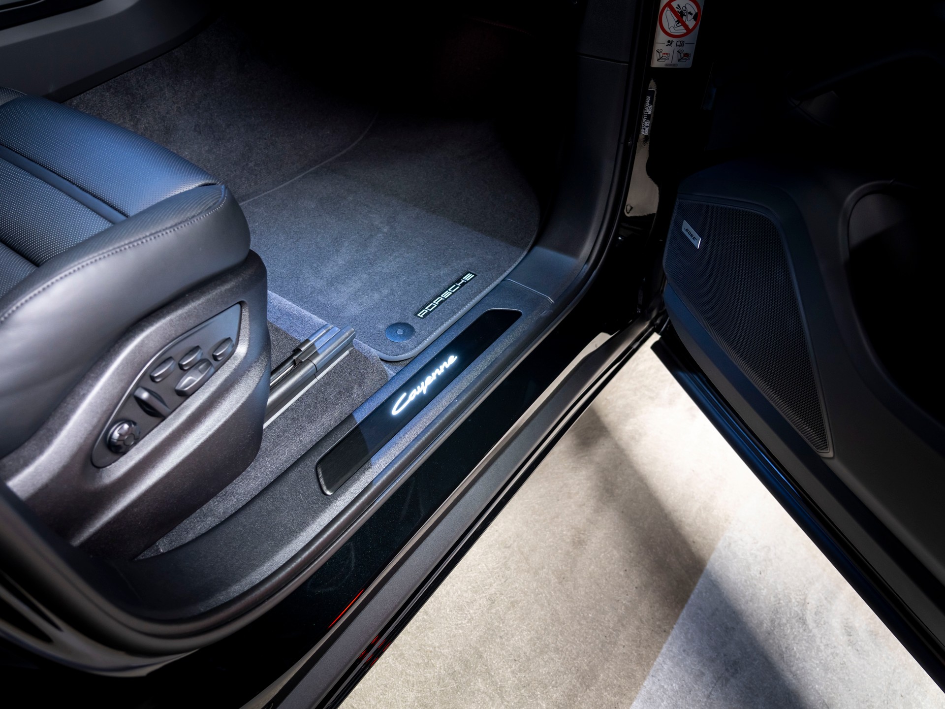 PORSCHE Cayenne Black Edition Tiptronic-image-19