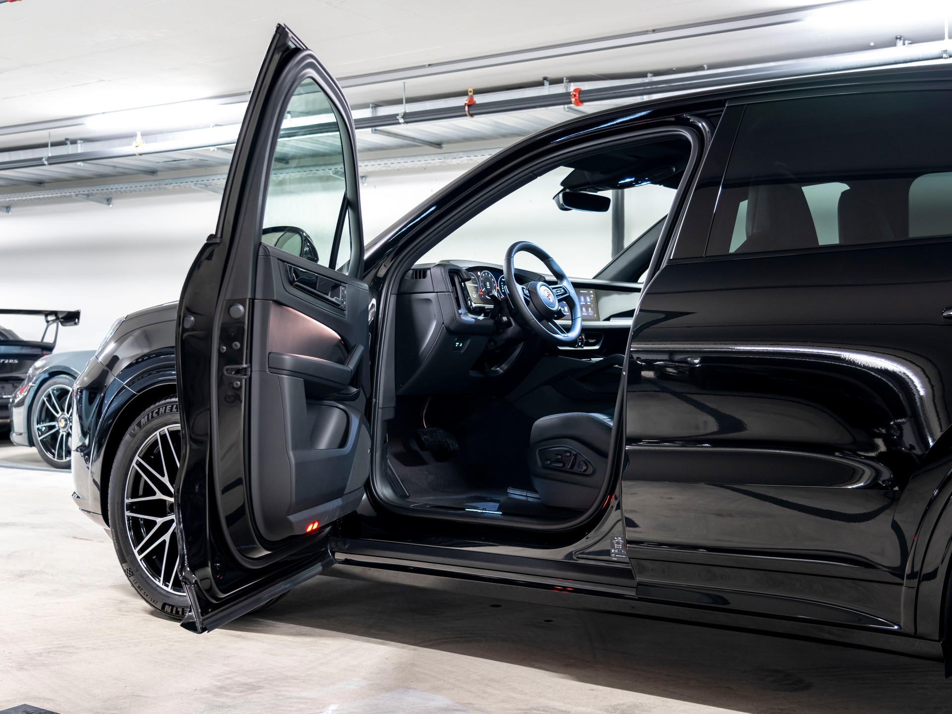 PORSCHE Cayenne Black Edition Tiptronic-image-12