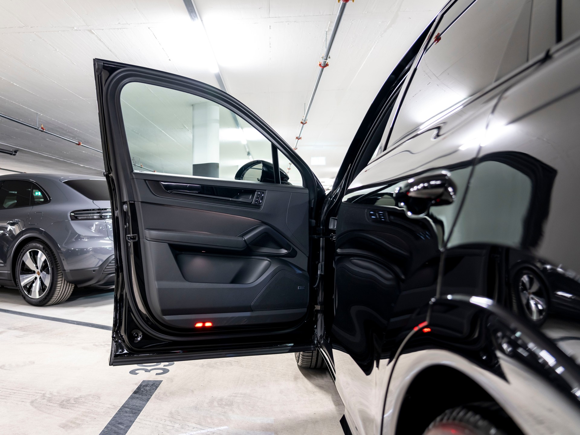 PORSCHE Cayenne Black Edition Tiptronic-image-16