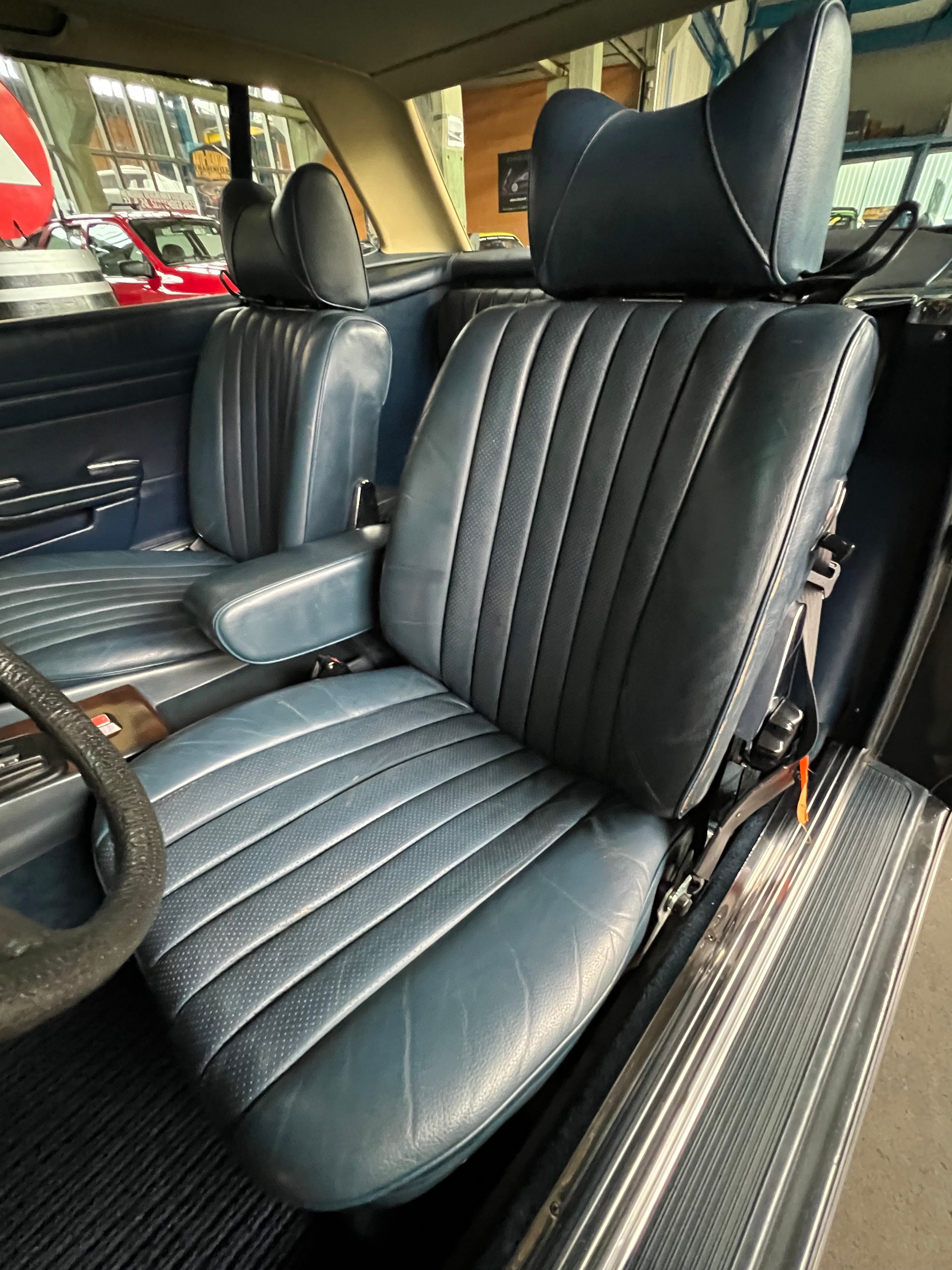 MERCEDES-BENZ V8 Cabriolet ***** Veteran *****-image-12