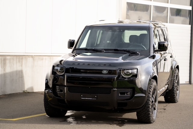 LAND ROVER Defender 110 P400 I6 SE 3.0 AT8-image-3