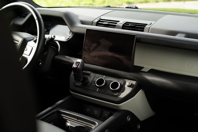LAND ROVER Defender 110 P400 I6 SE 3.0 AT8-image-8