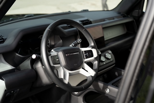 LAND ROVER Defender 110 P400 I6 SE 3.0 AT8-image-7