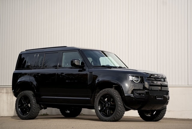 LAND ROVER Defender 110 P400 I6 SE 3.0 AT8-image-4