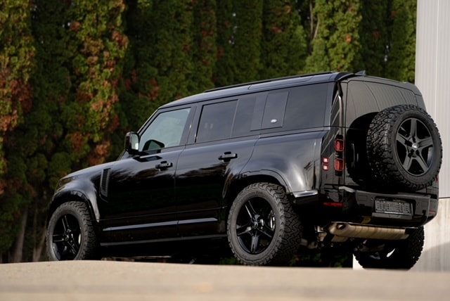 LAND ROVER Defender 110 P400 I6 SE 3.0 AT8-image-5