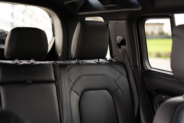 LAND ROVER Defender 110 P400 I6 SE 3.0 AT8-image-11