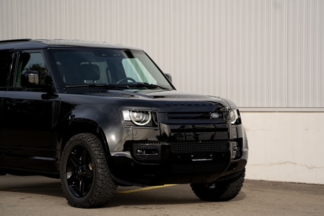 LAND ROVER Defender 110 P400 I6 SE 3.0 AT8-image-2
