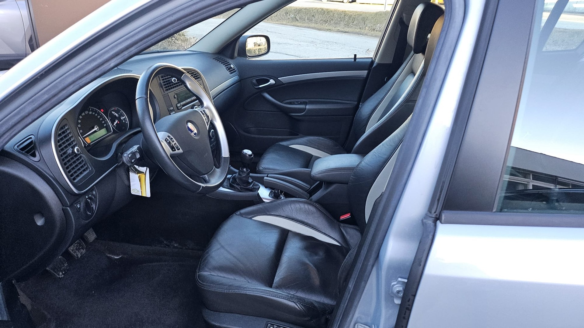 SAAB 9-3 2.8T V6 Aero XWD-image-4
