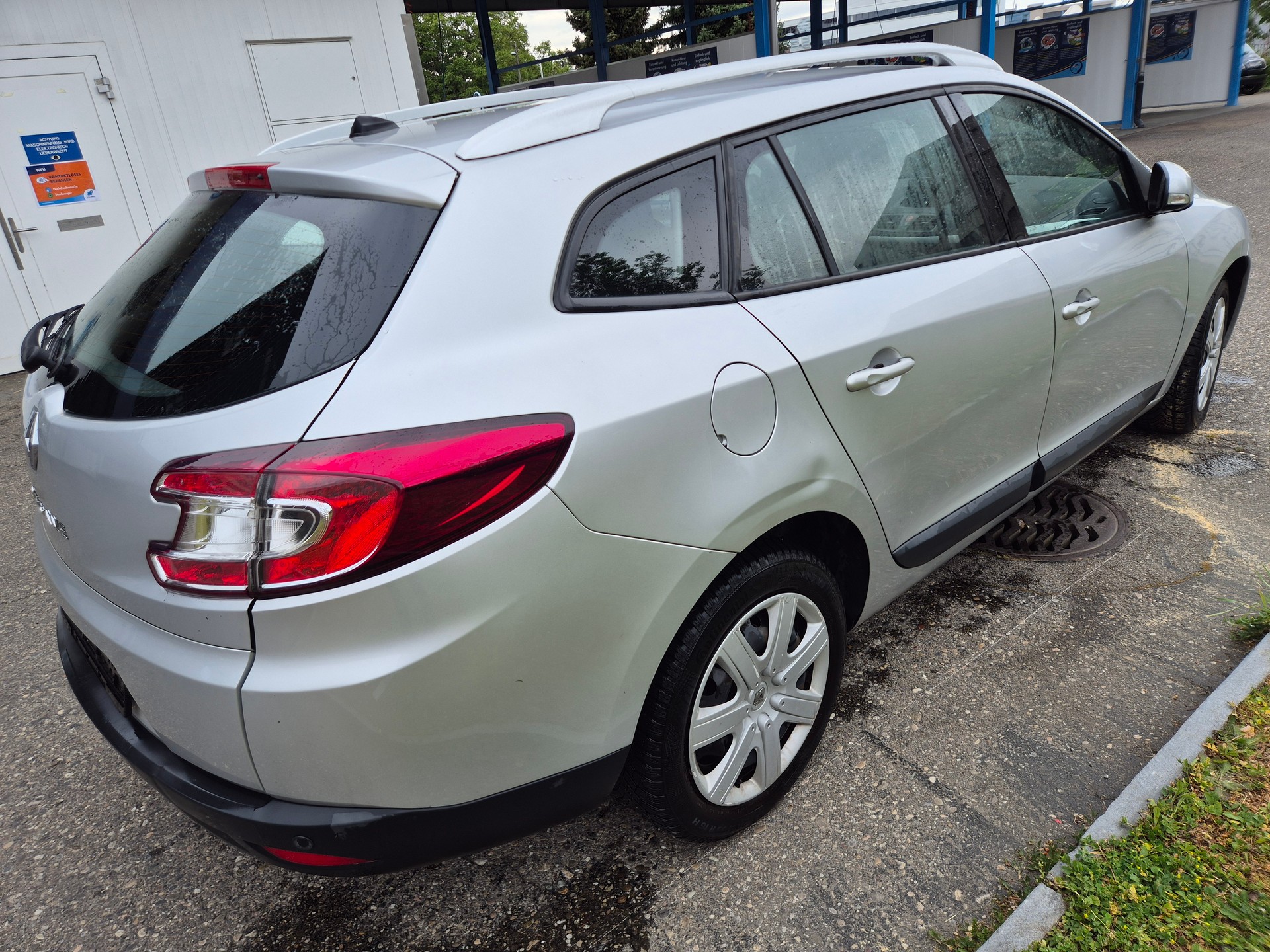 RENAULT Mégane Grandtour 2.0 16V Dynamique CVT-image-1