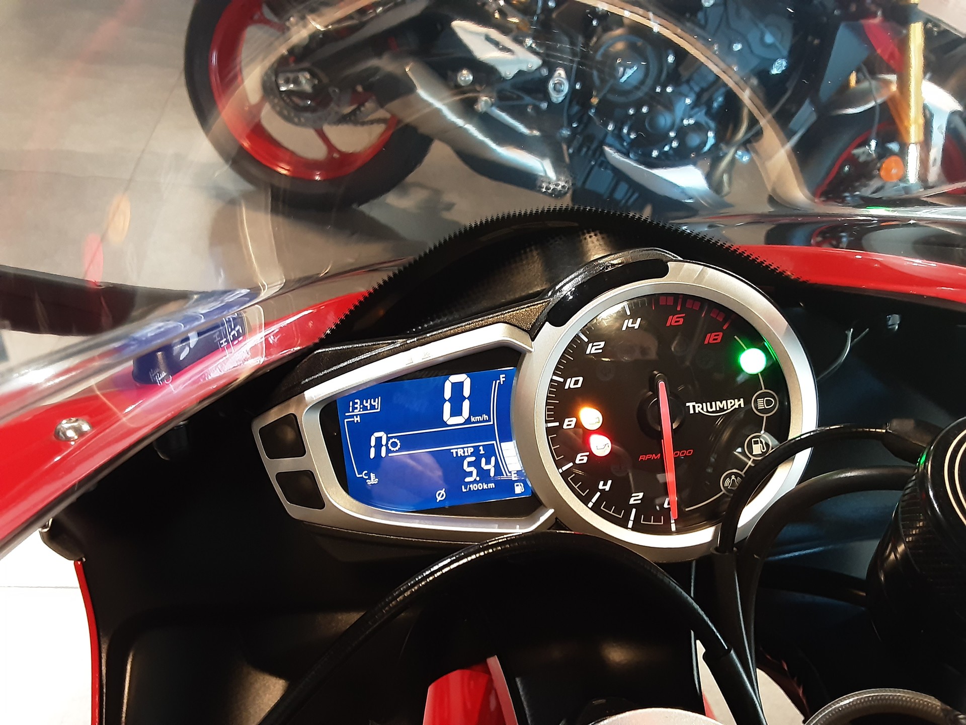 TRIUMPH Daytona 675 ABS (25kW)-image-9