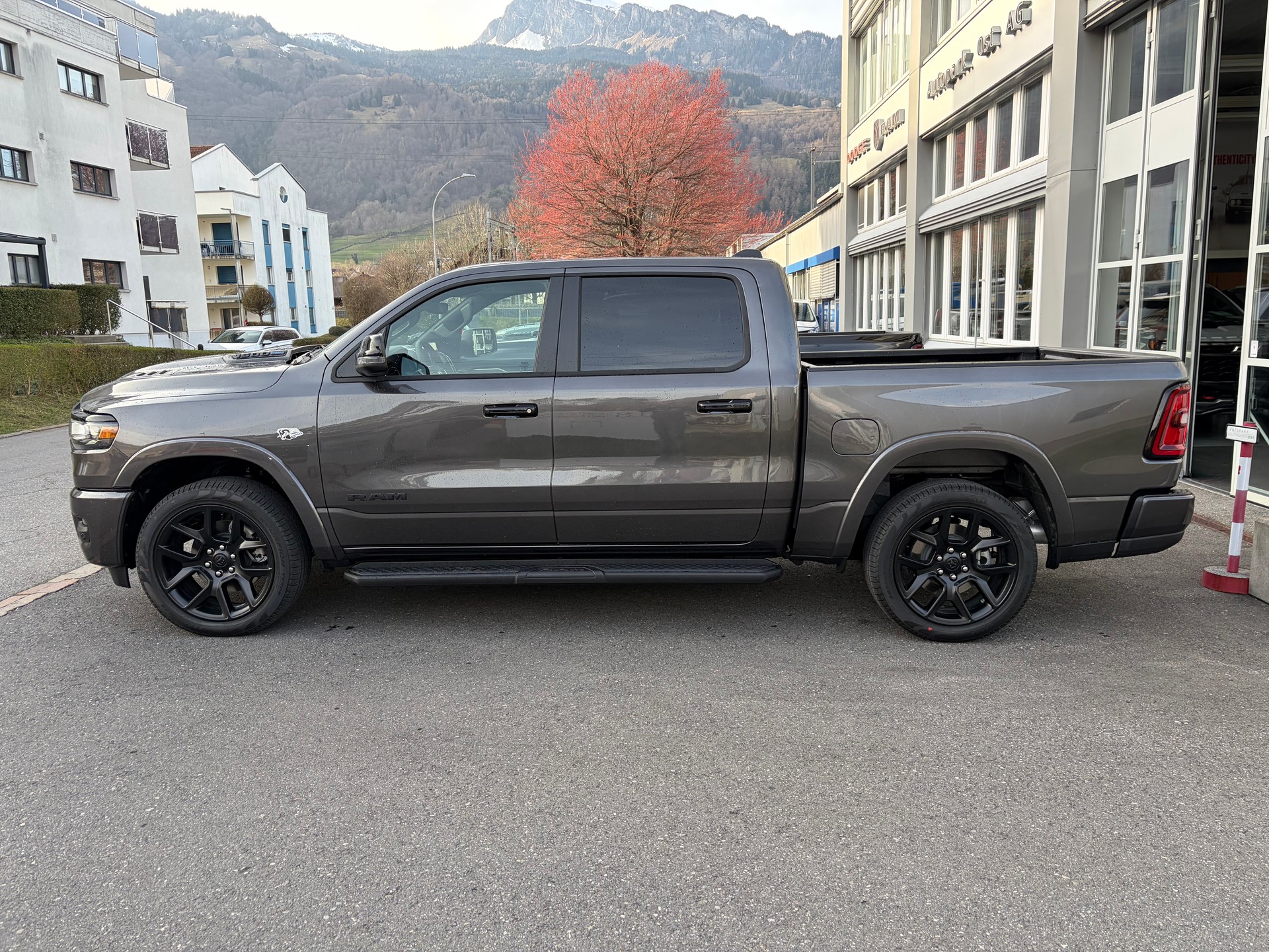DODGE Ram 1500 Laramie Night Crew Cab 5.7l V8 MY26-image-3