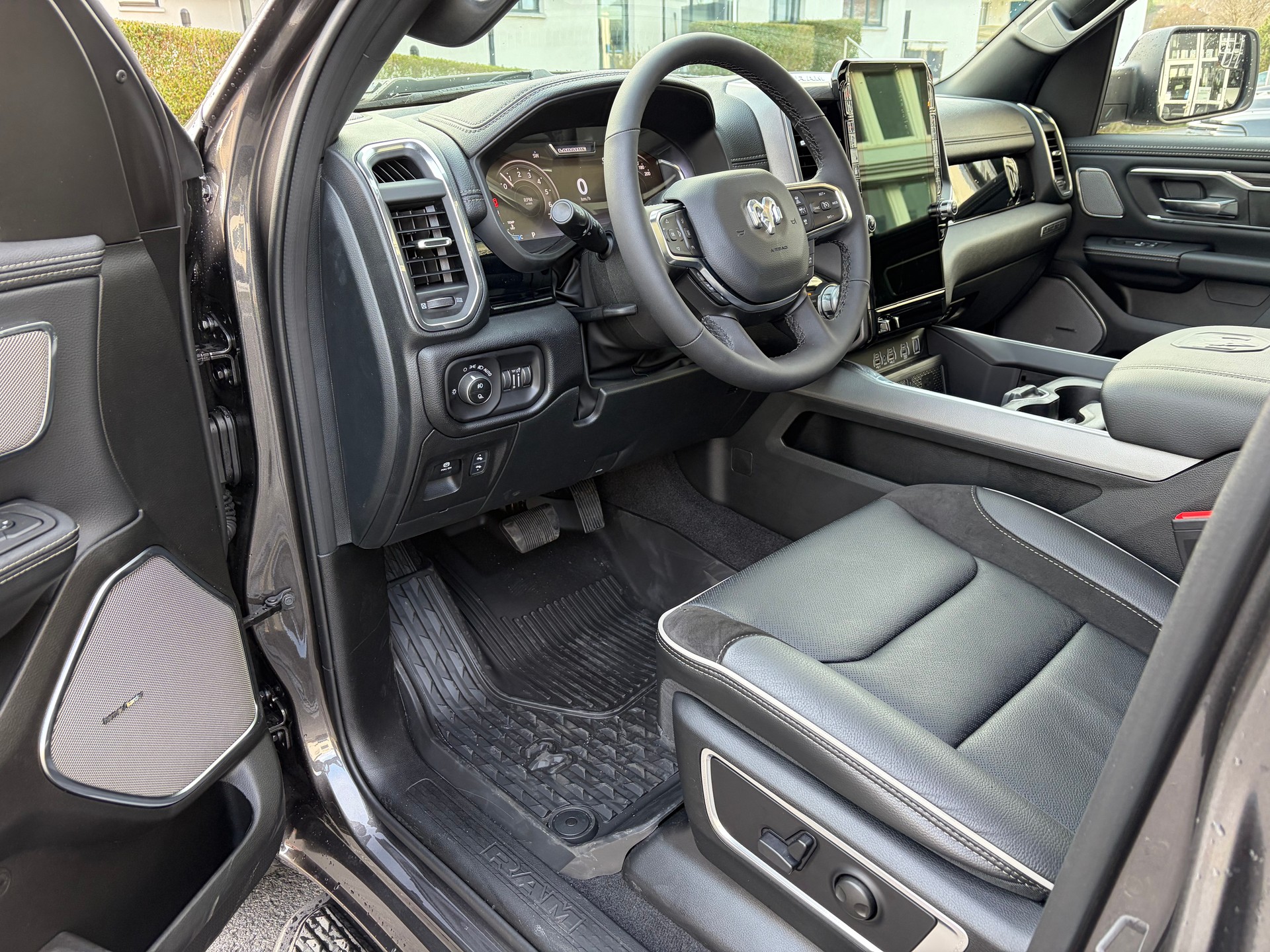 DODGE Ram 1500 Laramie Night Crew Cab 5.7l V8 MY26-image-6