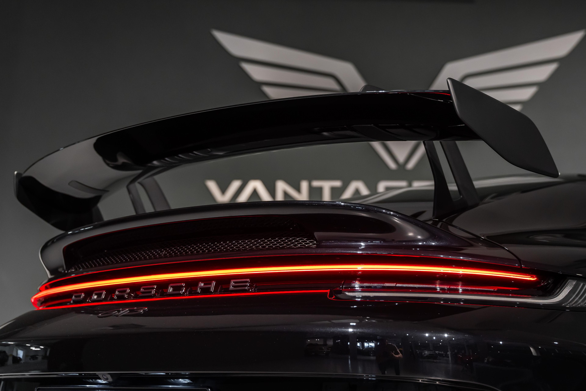 PORSCHE 911 Coupé 4.0 GT3 PDK-image-10