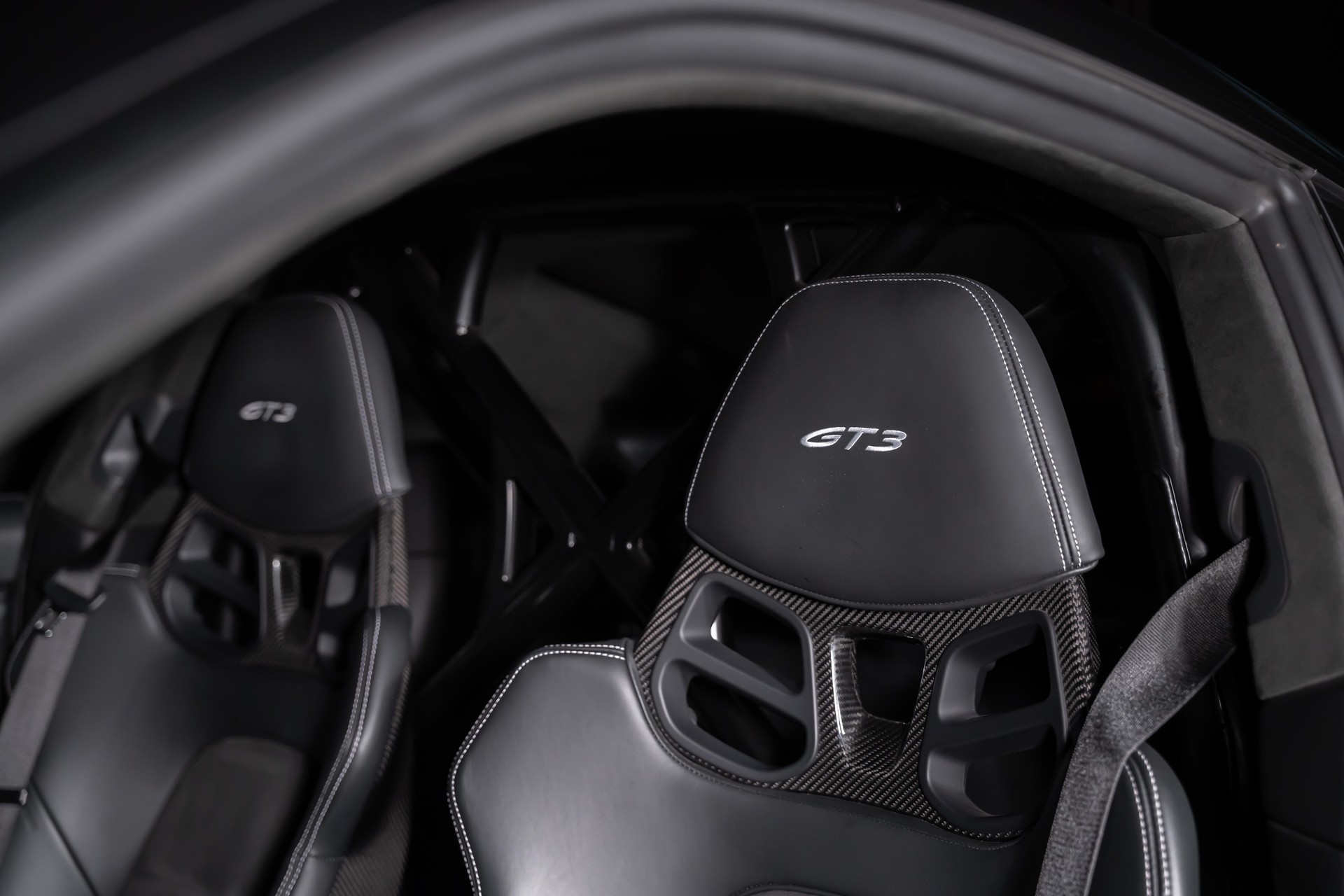 PORSCHE 911 Coupé 4.0 GT3 PDK-image-17