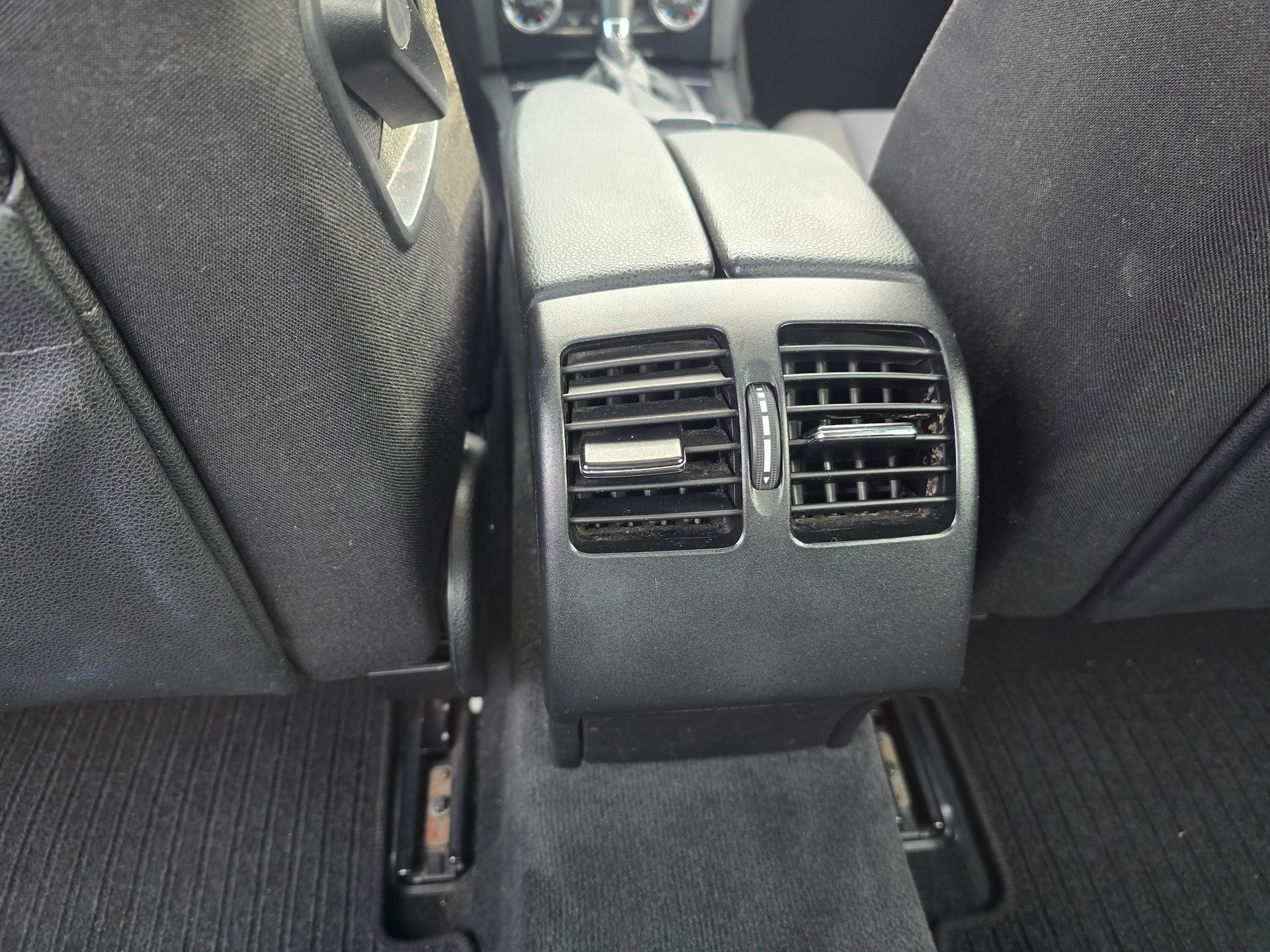 MERCEDES-BENZ C 180 CGI BlueEfficiency Avantgarde Automatic-image-15