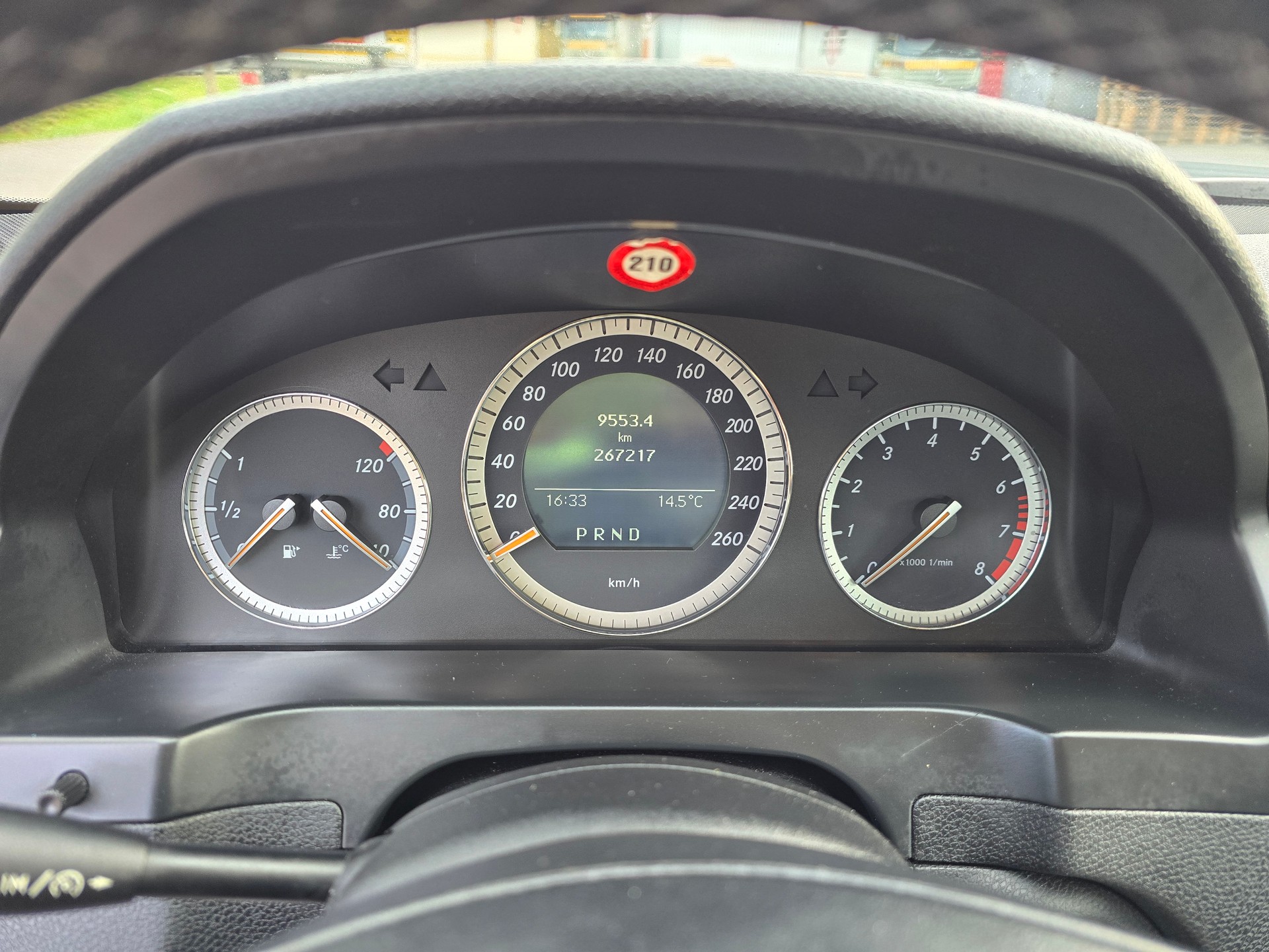 MERCEDES-BENZ C 180 CGI BlueEfficiency Avantgarde Automatic-image-19