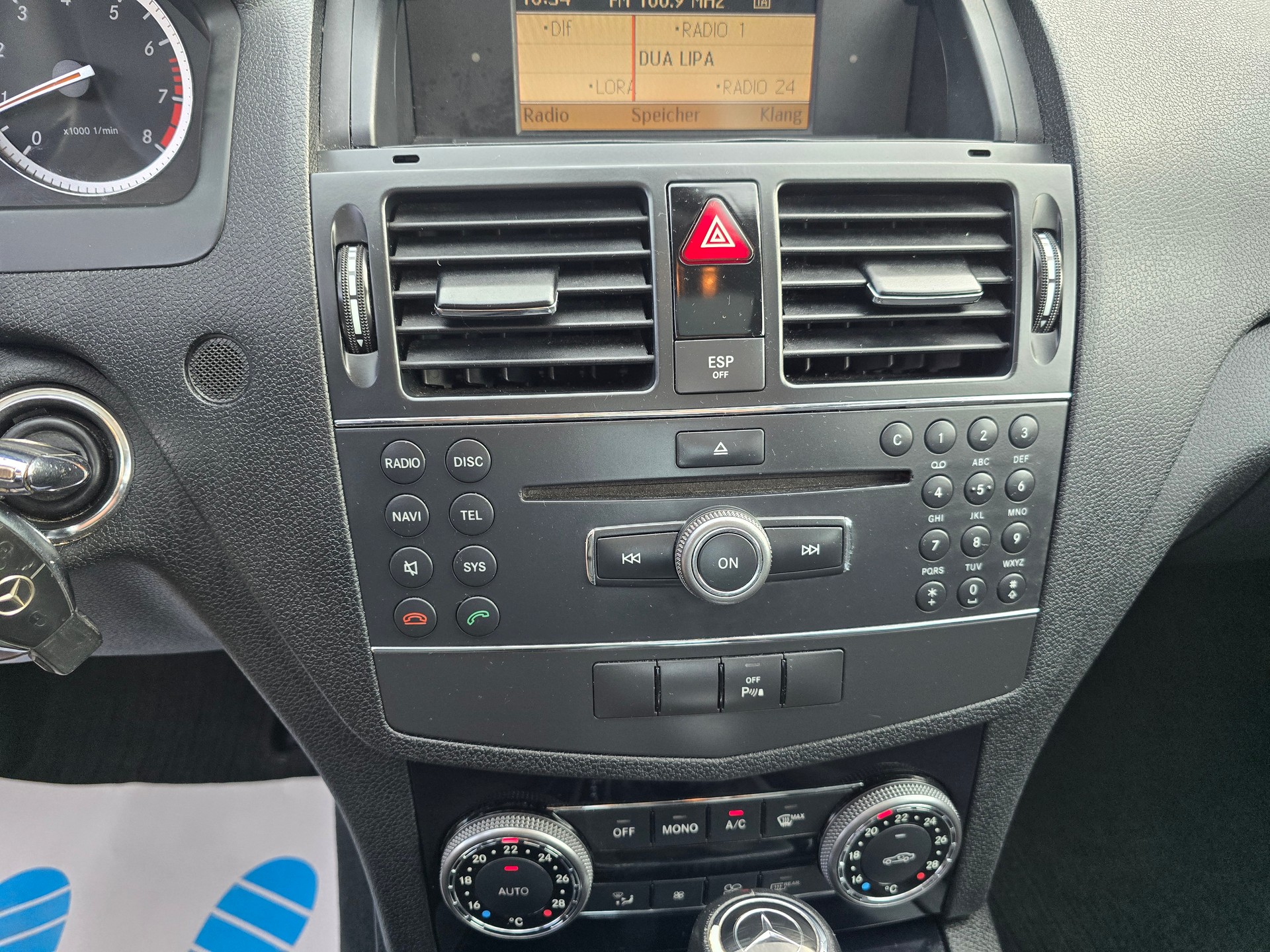 MERCEDES-BENZ C 180 CGI BlueEfficiency Avantgarde Automatic-image-22