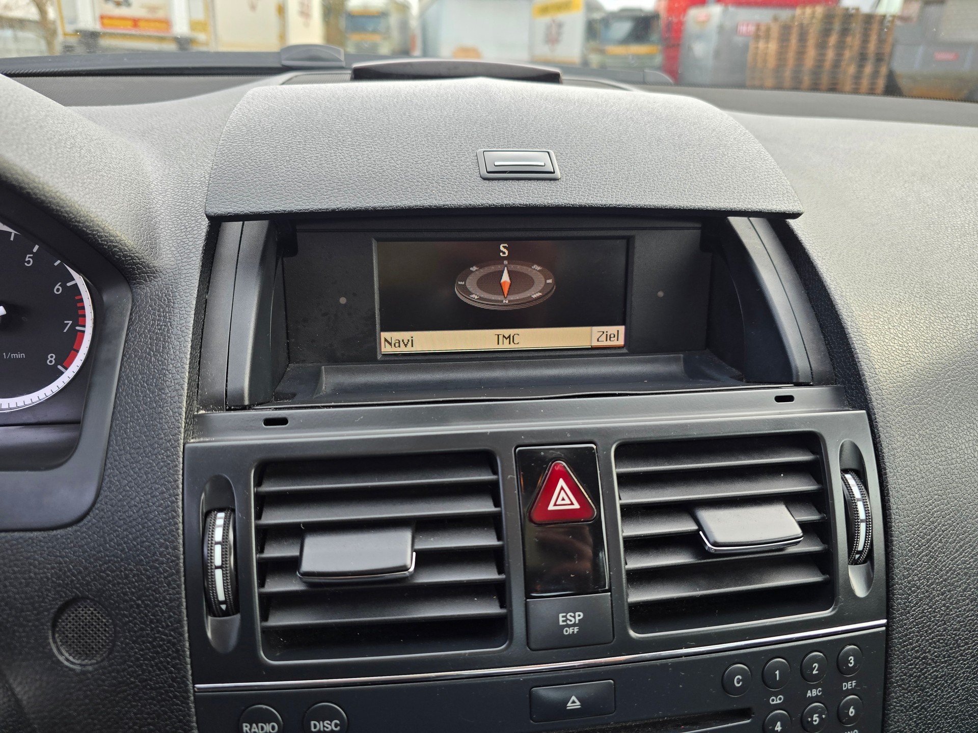 MERCEDES-BENZ C 180 CGI BlueEfficiency Avantgarde Automatic-image-24