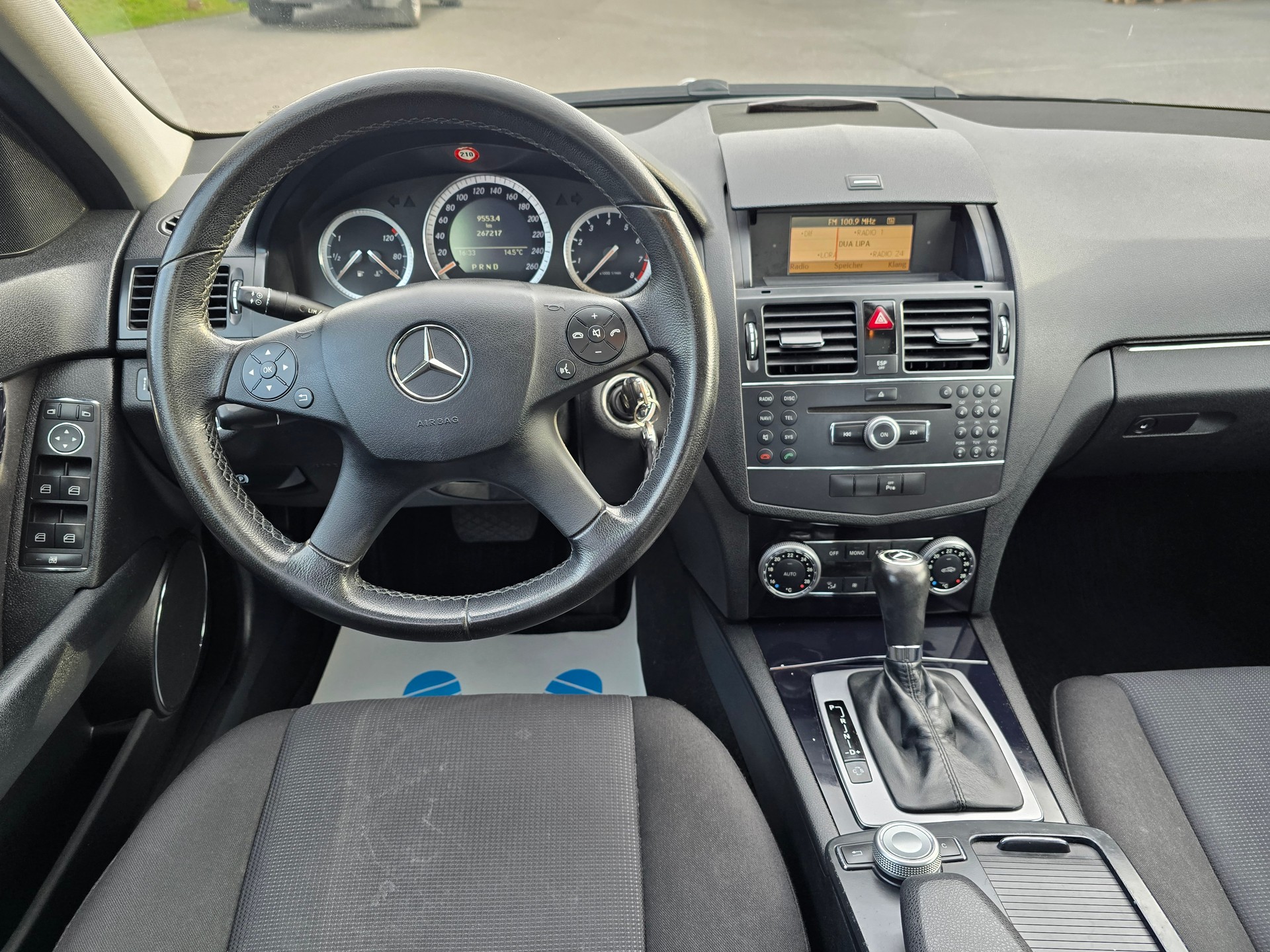 MERCEDES-BENZ C 180 CGI BlueEfficiency Avantgarde Automatic-image-17