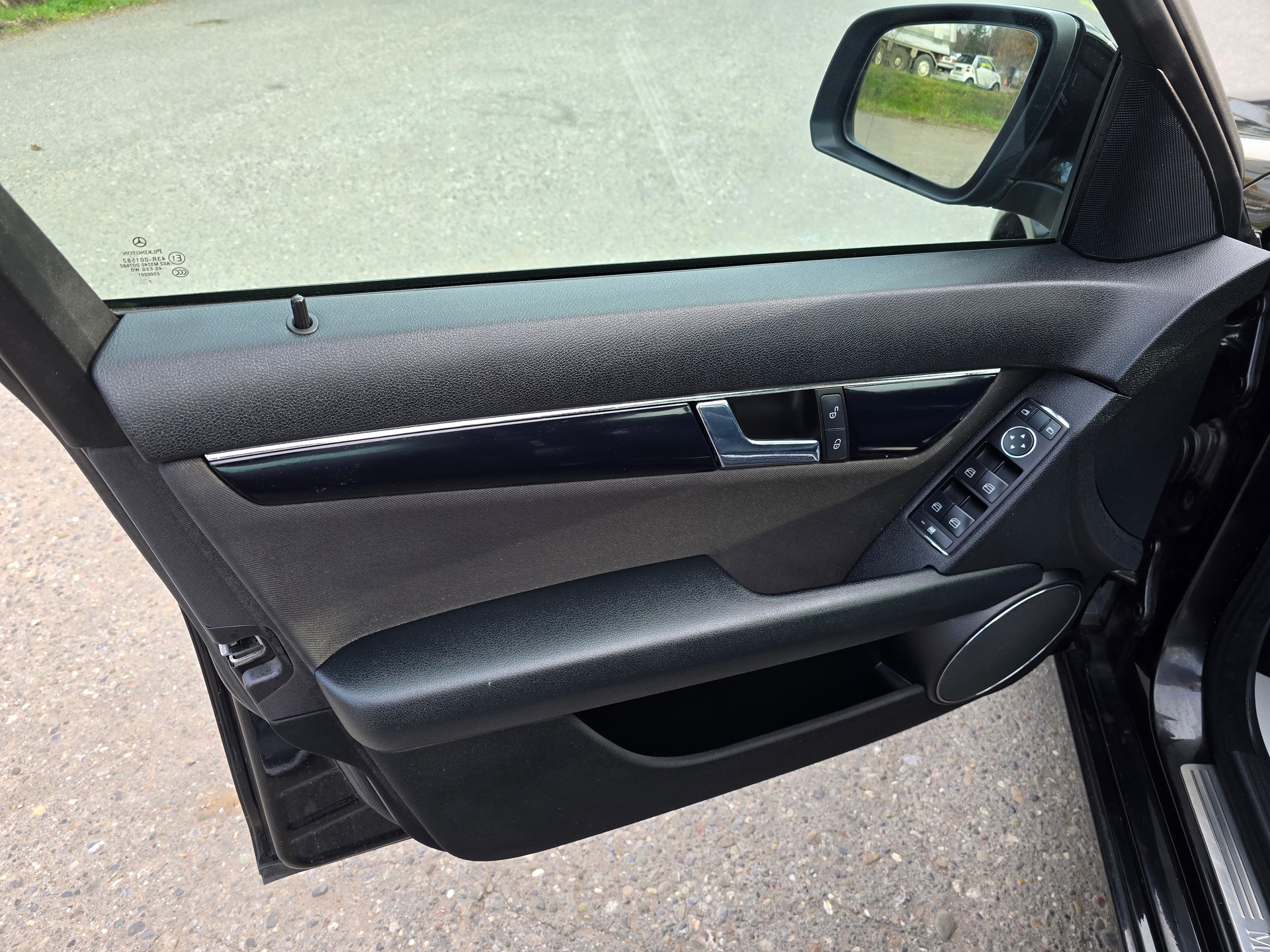 MERCEDES-BENZ C 180 CGI BlueEfficiency Avantgarde Automatic-image-13