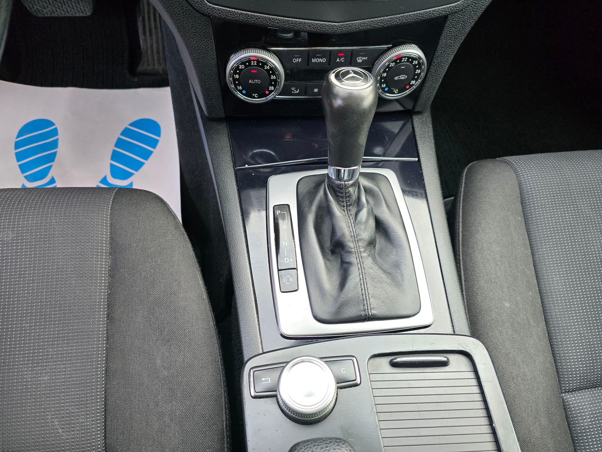 MERCEDES-BENZ C 180 CGI BlueEfficiency Avantgarde Automatic-image-21