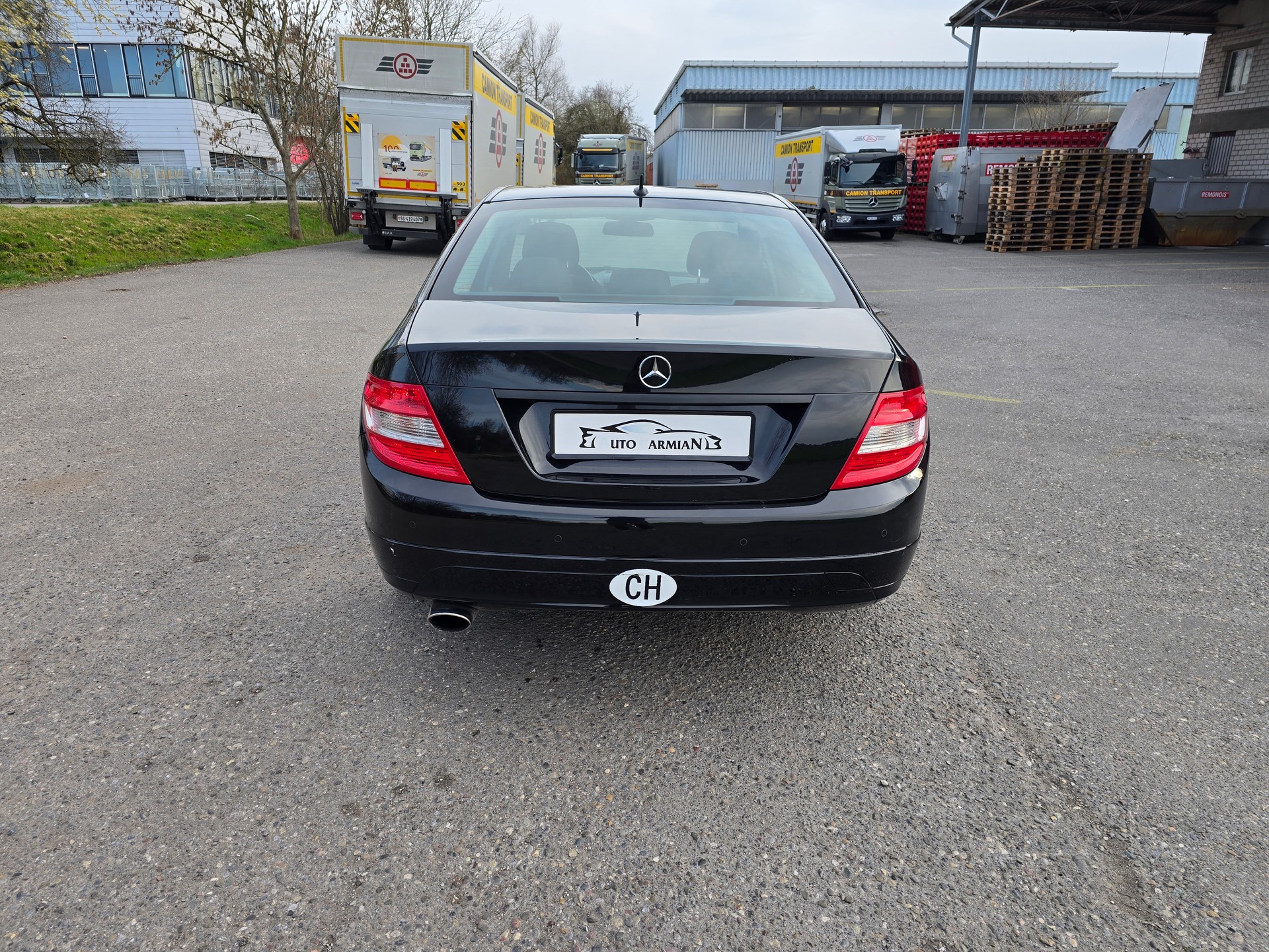 MERCEDES-BENZ C 180 CGI BlueEfficiency Avantgarde Automatic-image-3