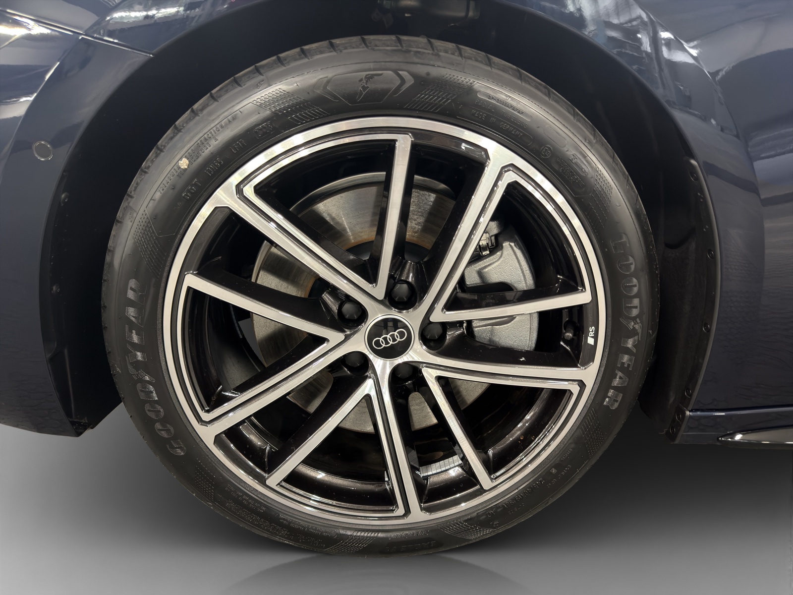 AUDI A5 Avant e-hybrid quattro Attraction 220 kW S tronic-image-13